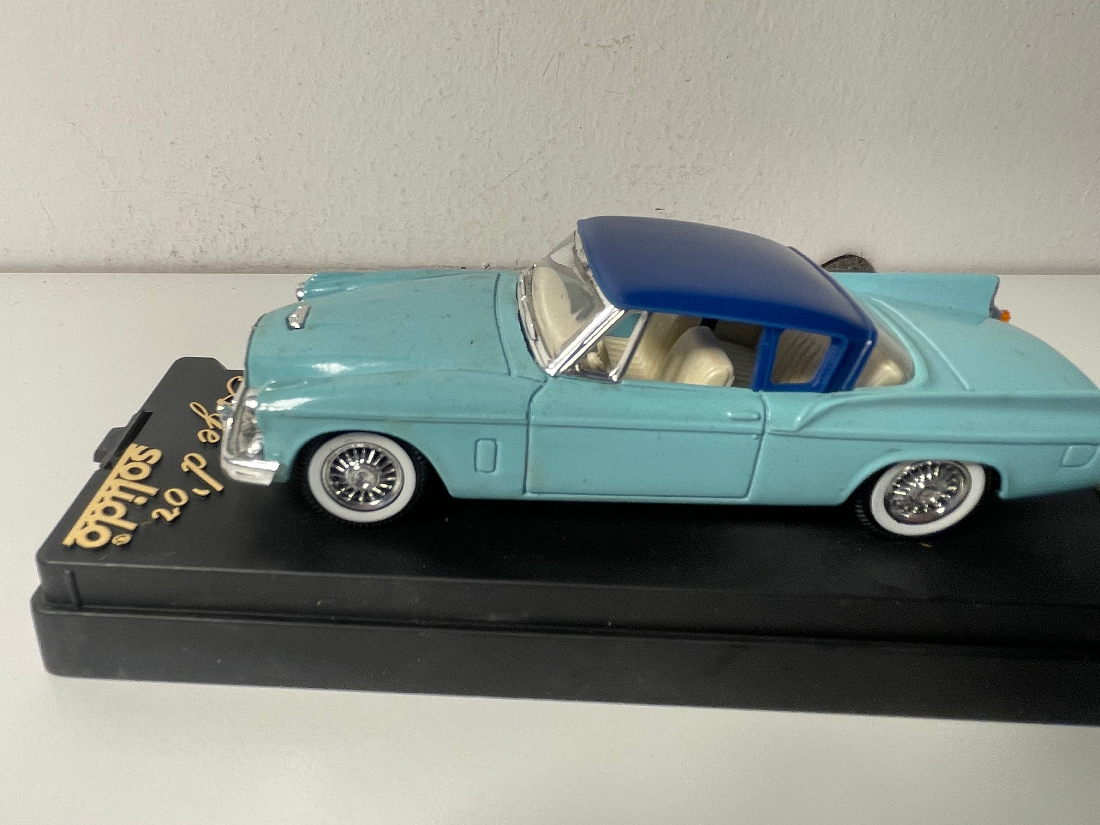 Studebaker coupé azul de 1957 - Solido referencia 4521