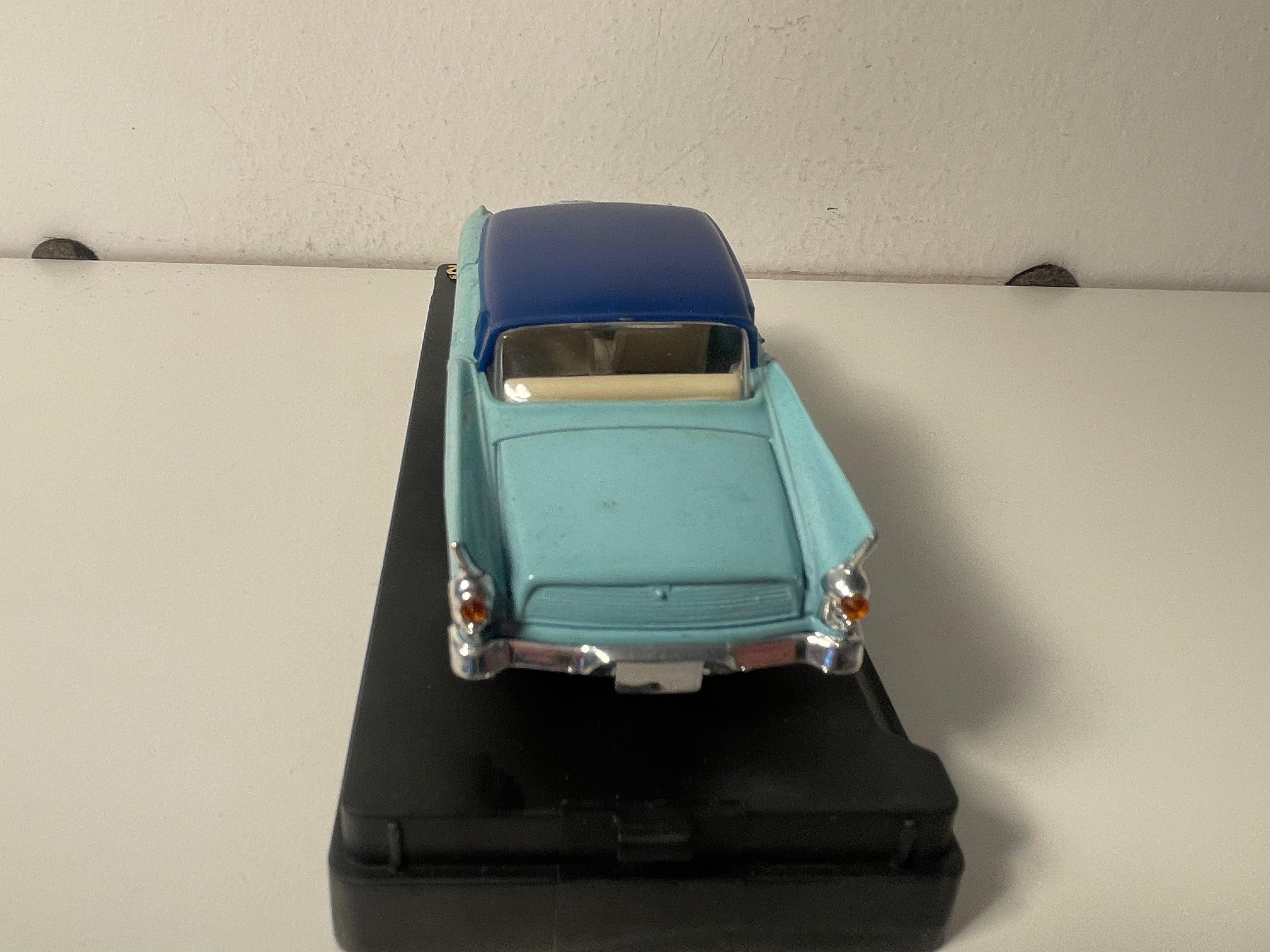 Studebaker coupé azul de 1957 - Solido referencia 4521
