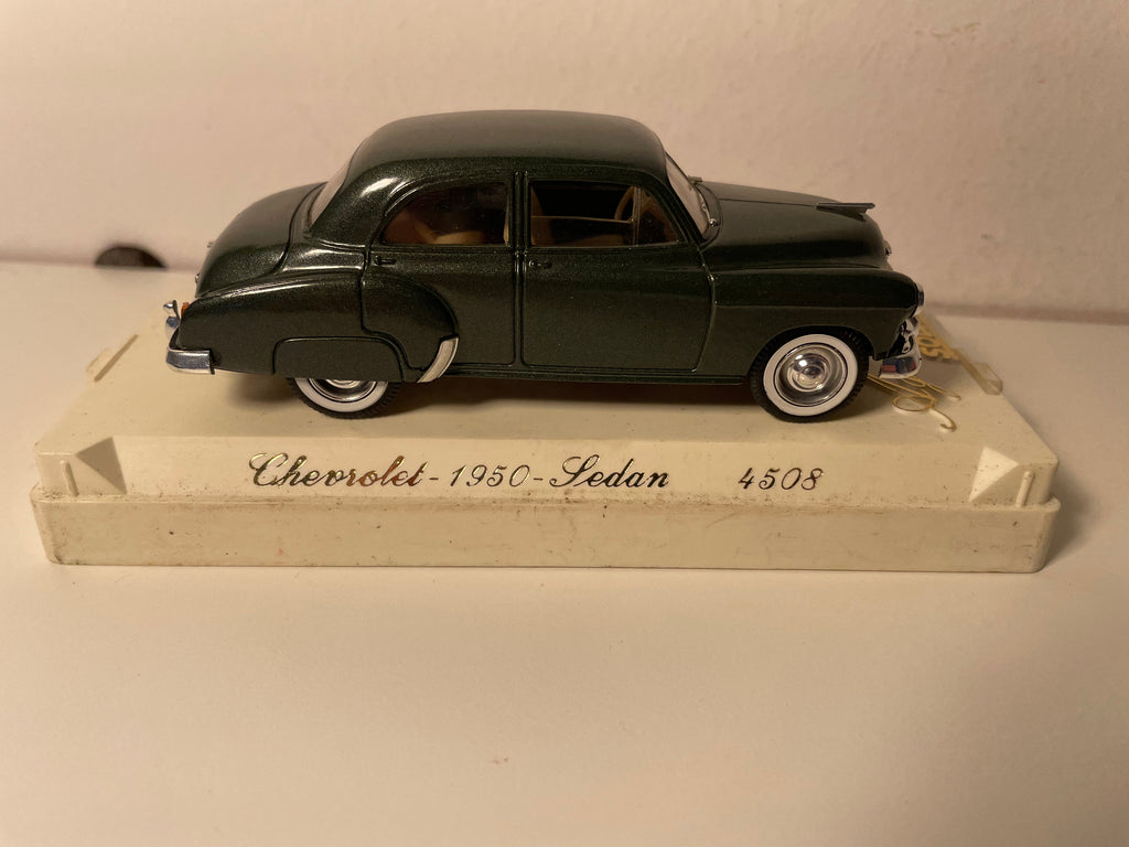 Chevrolet Sedan gréng aus 1950 - Solido Referenz 4508