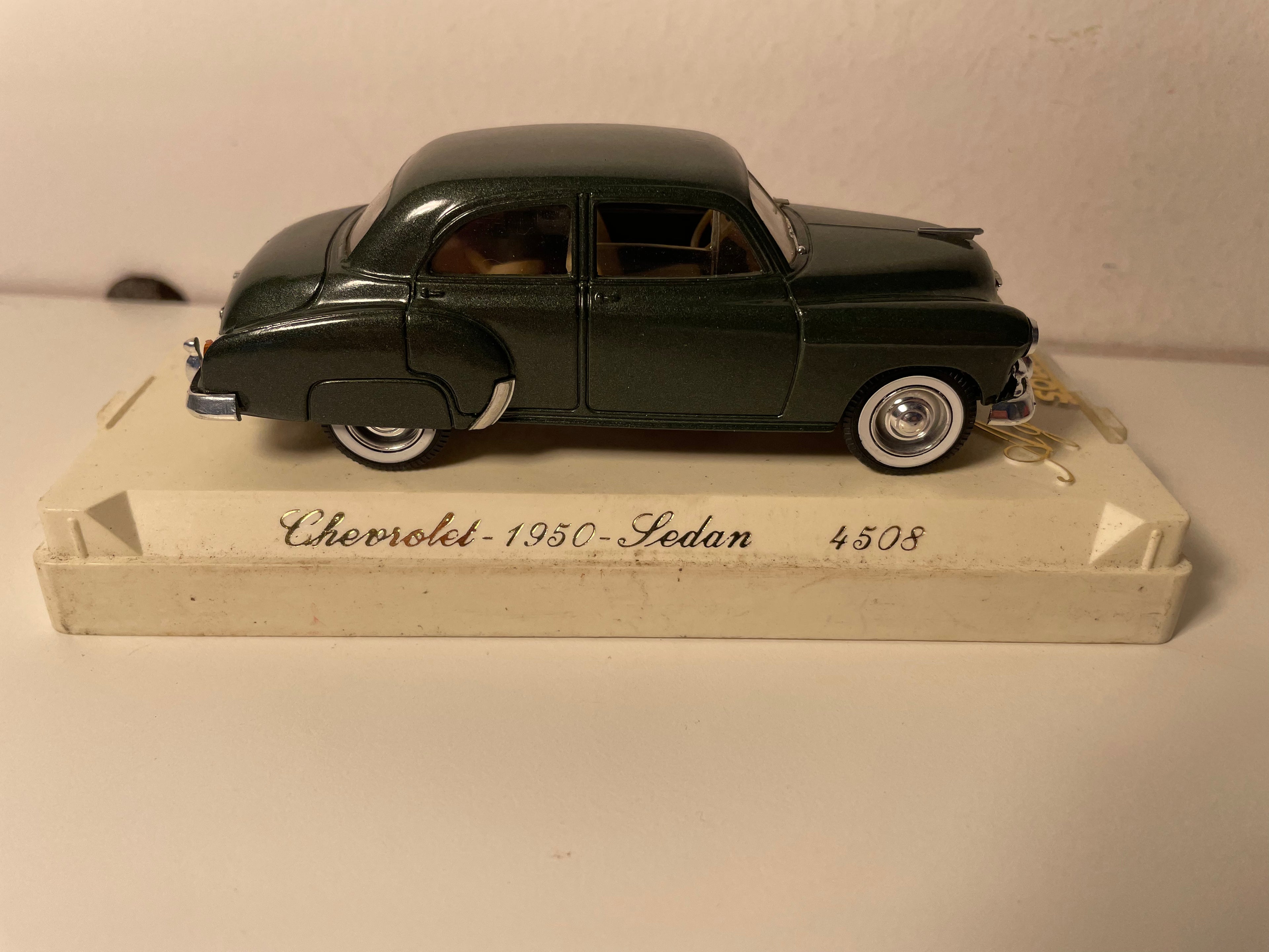 Chevrolet Sedan verte de 1950 - Solido référence 4508 (voiture américaine)