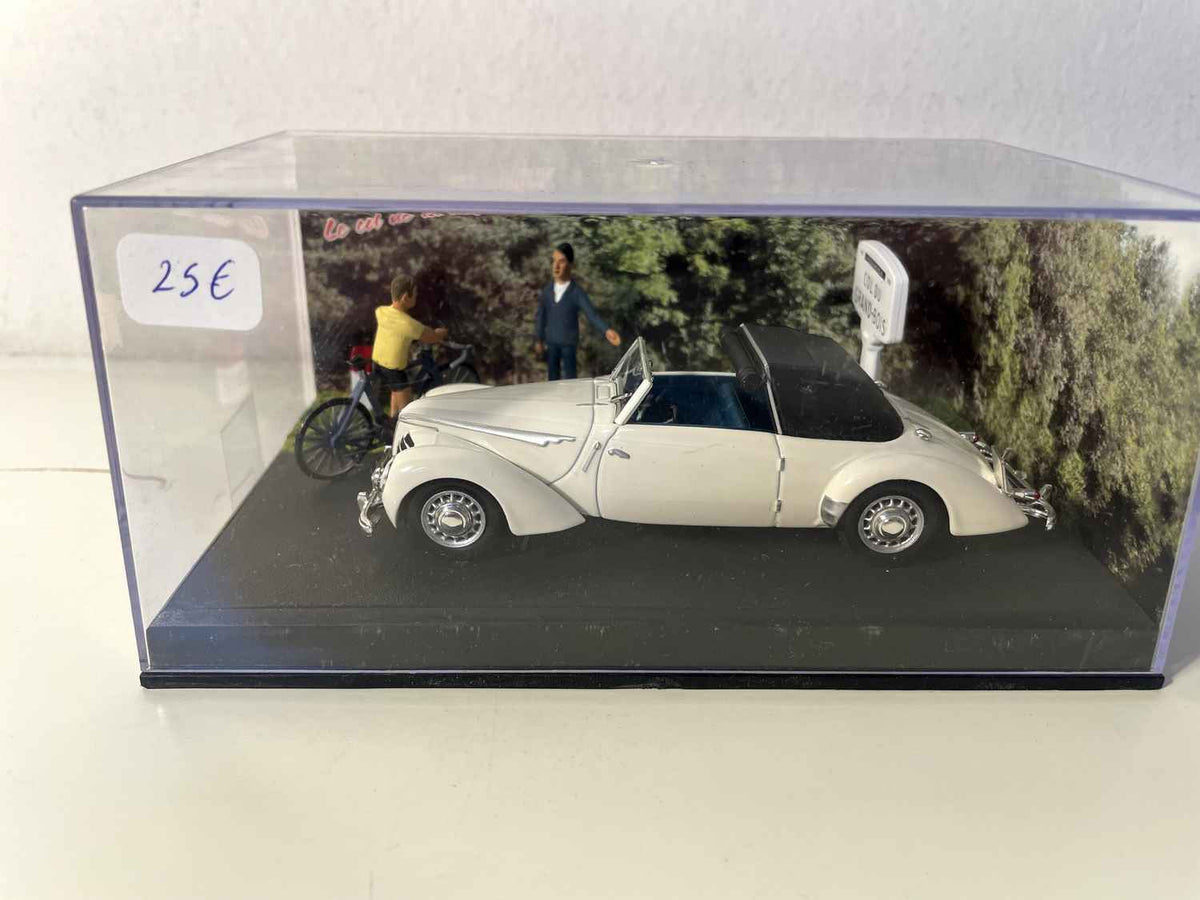 Rosengart Super Traction blanc cassé/beige pâle? - La Nationale 7 - la route bleue