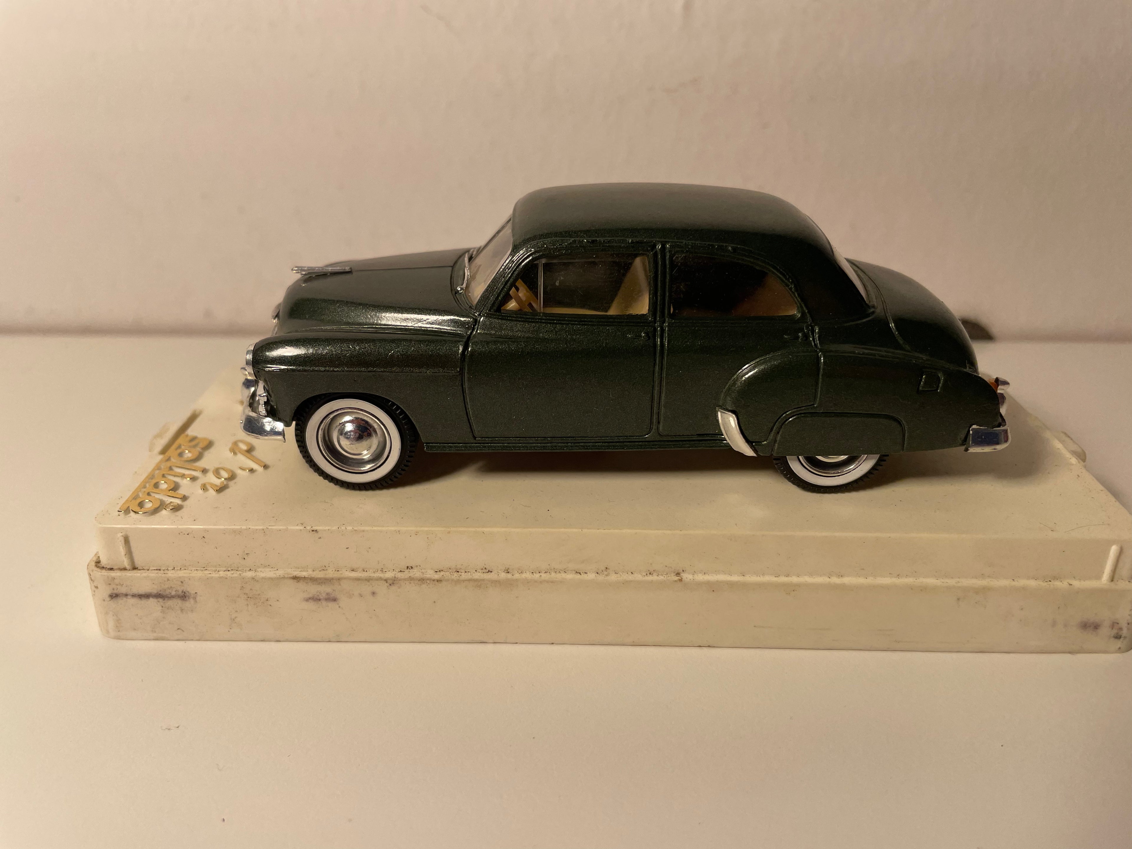Chevrolet Sedan verte de 1950 - Solido référence 4508 (voiture américaine)