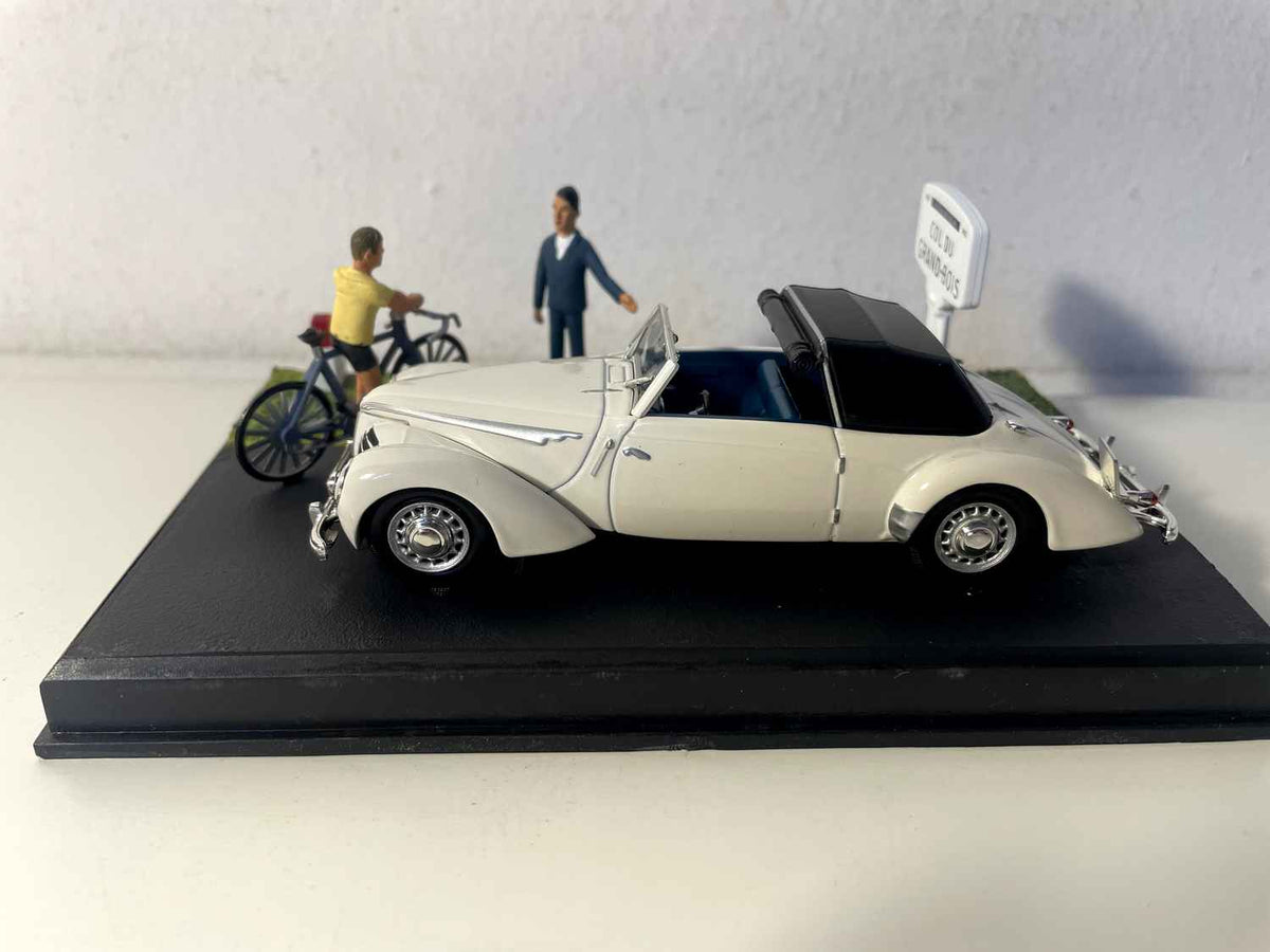Rosengart Super Traction blanc cassé/beige pâle? - La Nationale 7 - la route bleue