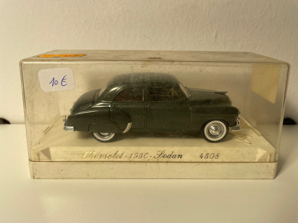 Chevrolet Sedan gréng aus 1950 - Solido Referenz 4508