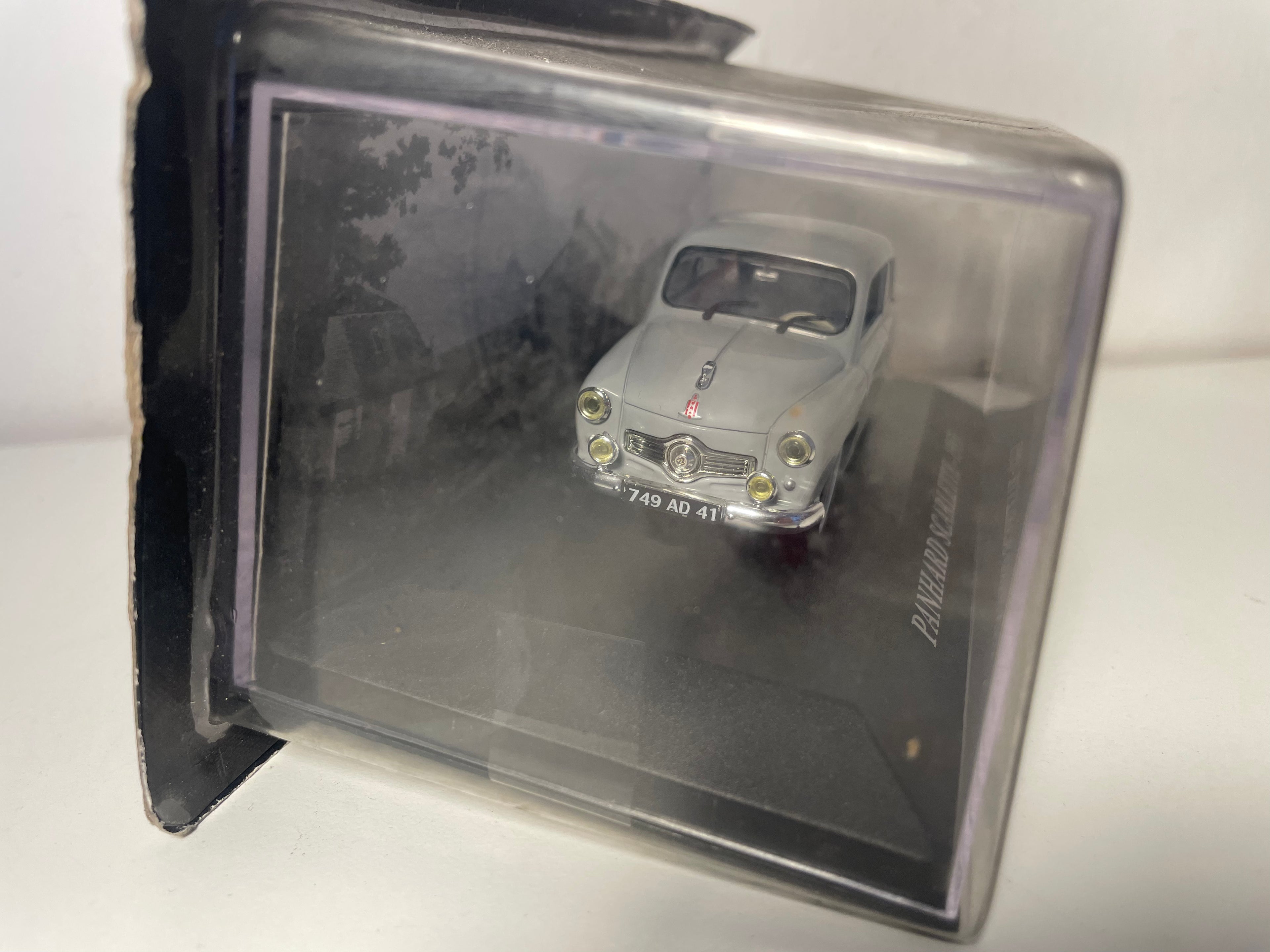 1953 szary Panhard Scarlette