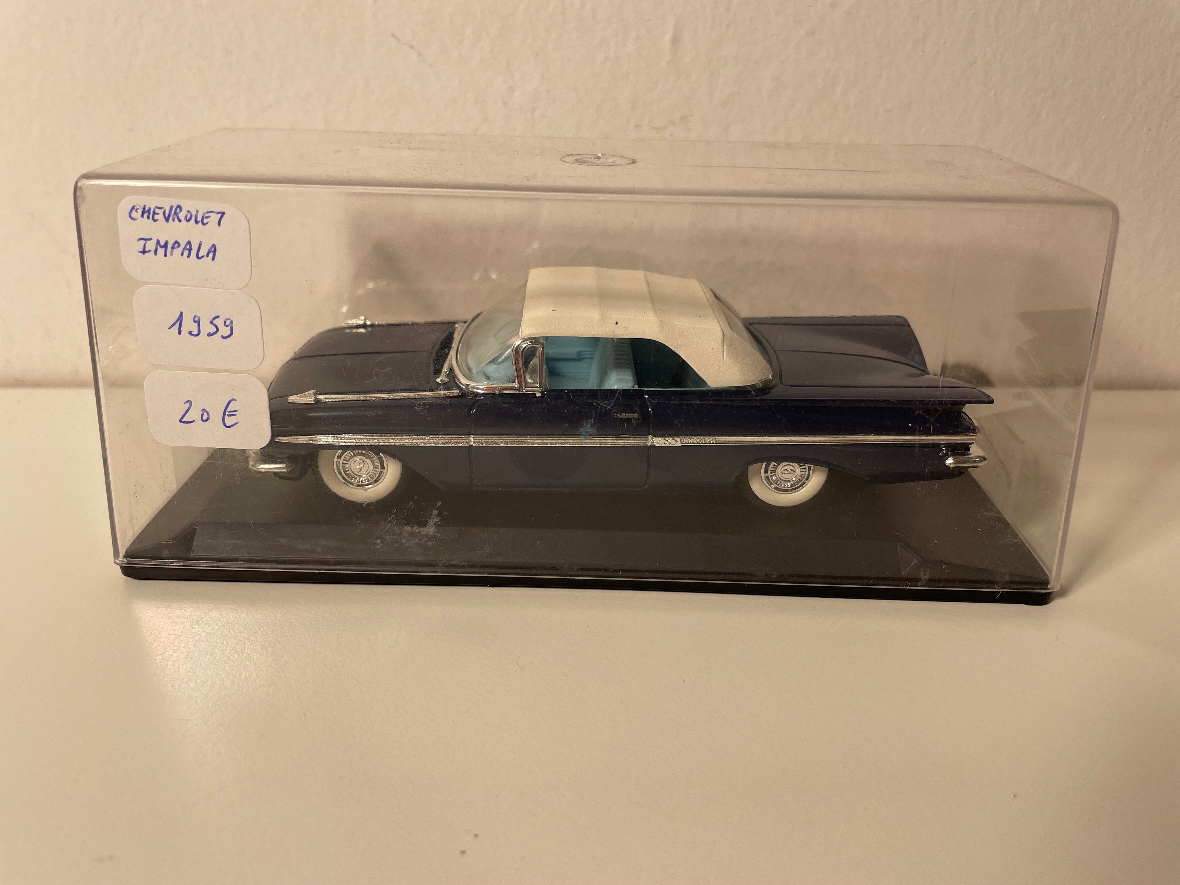 Chevrolet Impala blu con tetto bianco del 1959 - Eligor