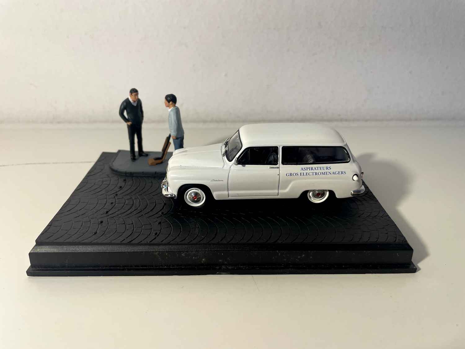 Simca Aronde Châtelaine branco - The Nationale 7 - A rota azul