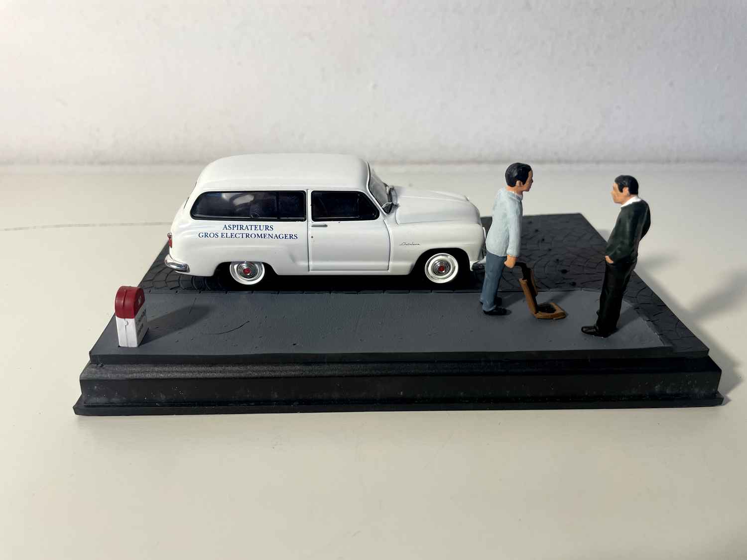 Simca Aronde Châtelaine branco - The Nationale 7 - A rota azul