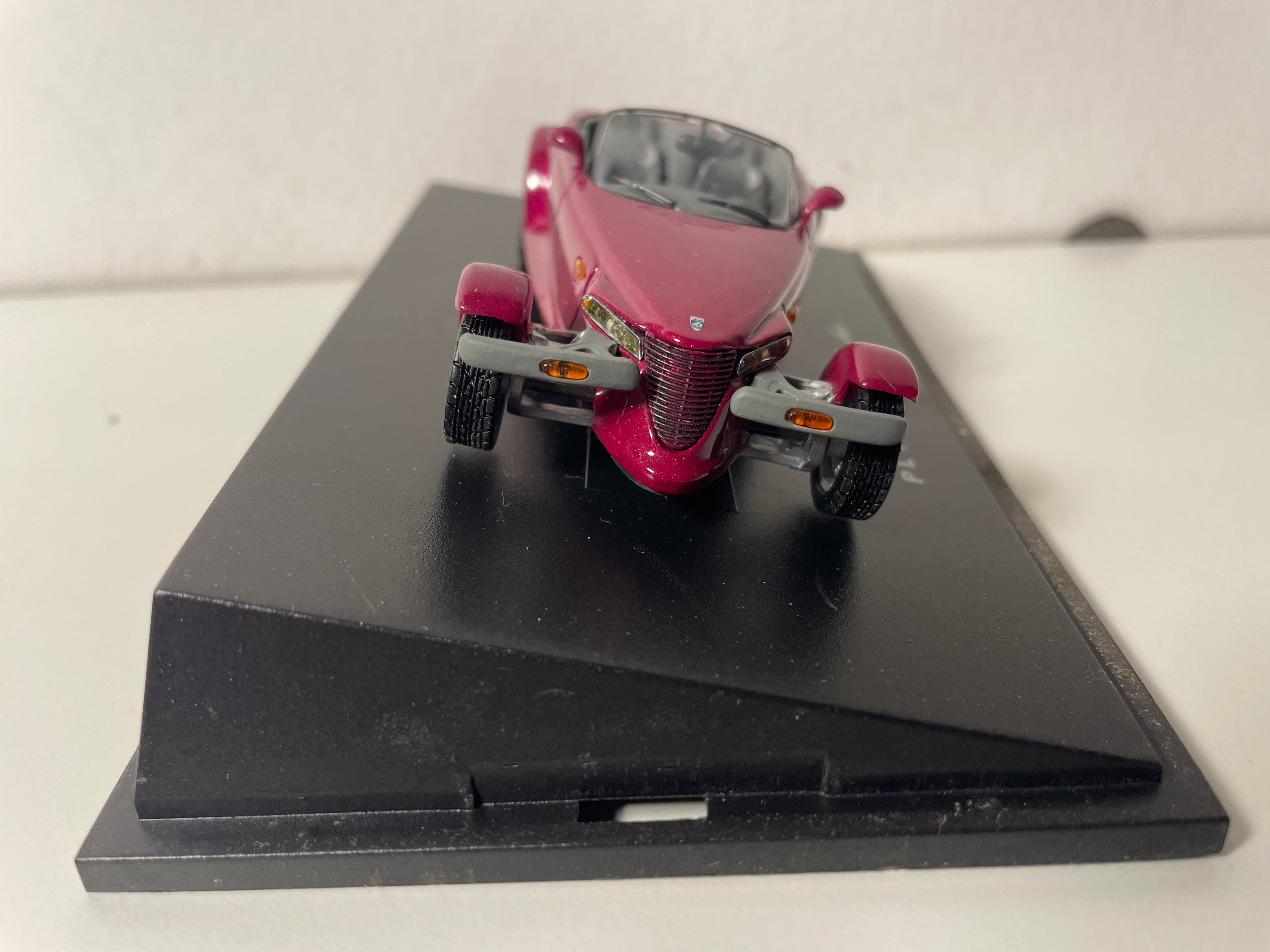 Plymouth Power violett - EAGLE'S RACE - UNIVERSAL HOBBIES (amerikanescht Auto)