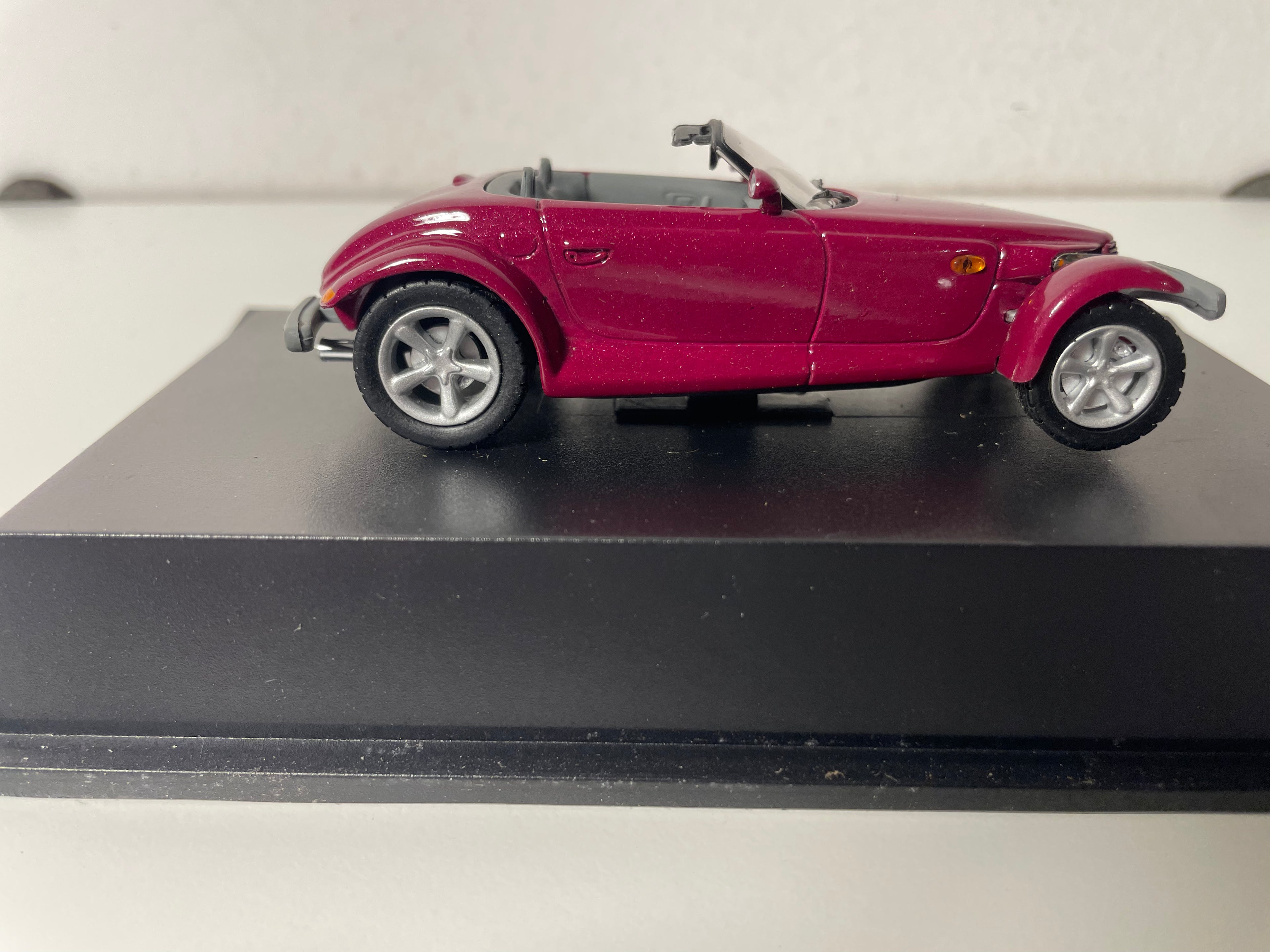 Plymouth Power violett - EAGLE'S RACE - UNIVERSAL HOBBIES (amerikanescht Auto)
