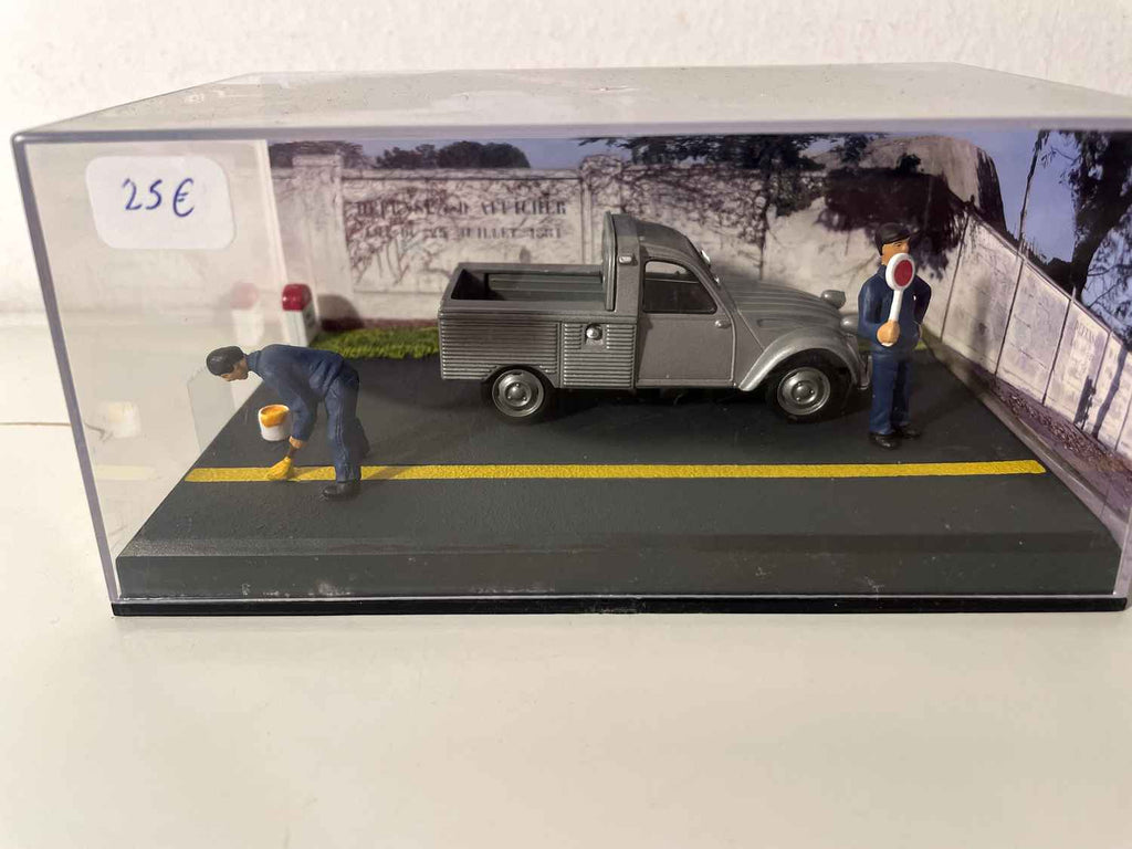 Citroën 2 CV Pickup Grau - La Nationale 7 - die blaue Straße