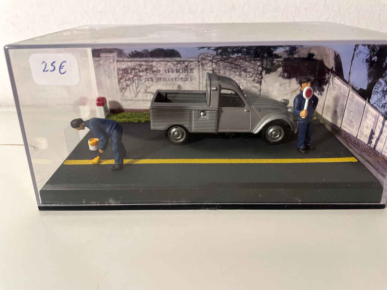 Citroën 2 CV pick-up cinza - La Nationale 7 - a estrada azul