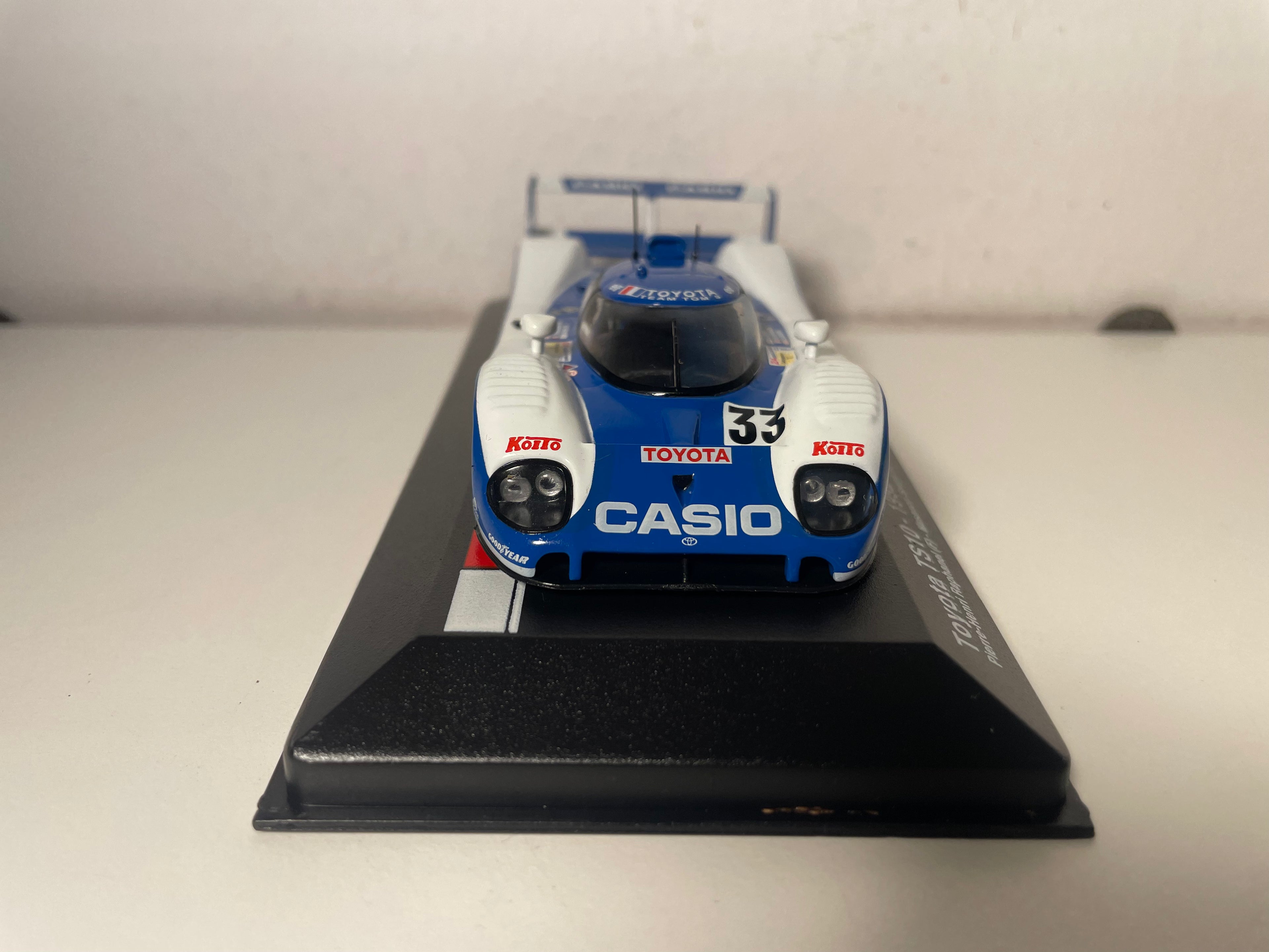 Toyota TS10 blau und weiß Nummer 33 - 24 Stunden von Le Mans 1992