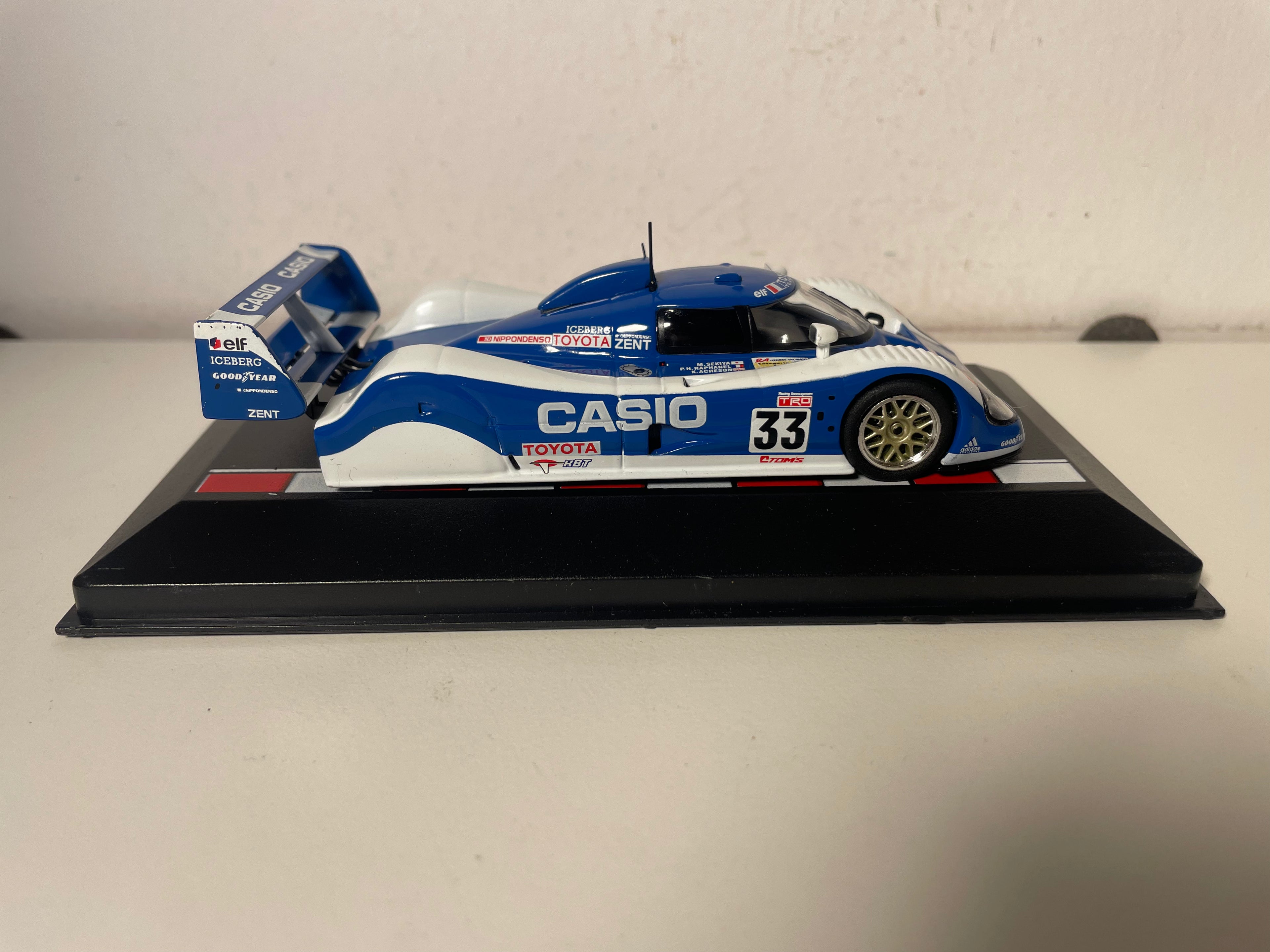 Toyota TS10 blau und weiß Nummer 33 - 24 Stunden von Le Mans 1992