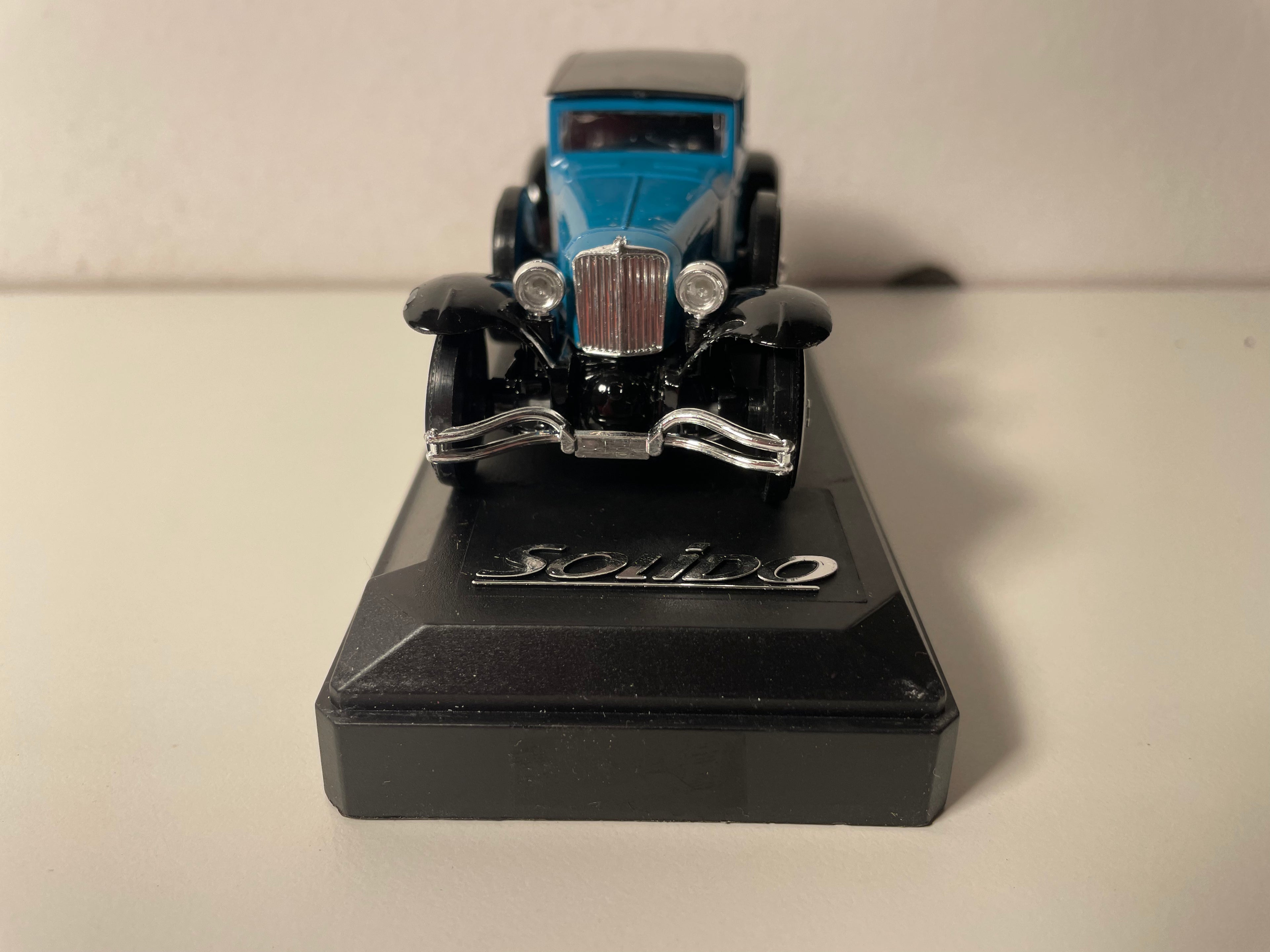 Cord L 29 blauw en zwart dak - Solido referentie 4055 (Amerikaans auto)