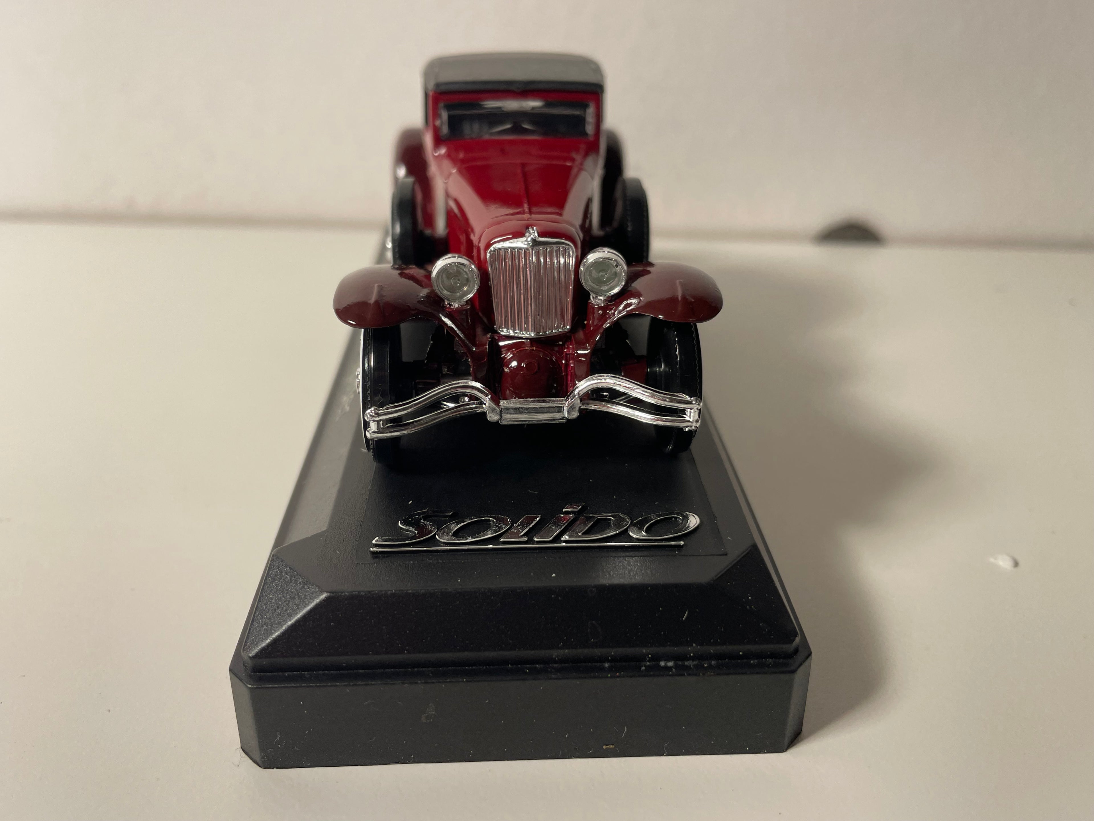 Cord L29 Spider bordeaux met zwart dak - Solido referentie 4080 (Amerikaanse auto)