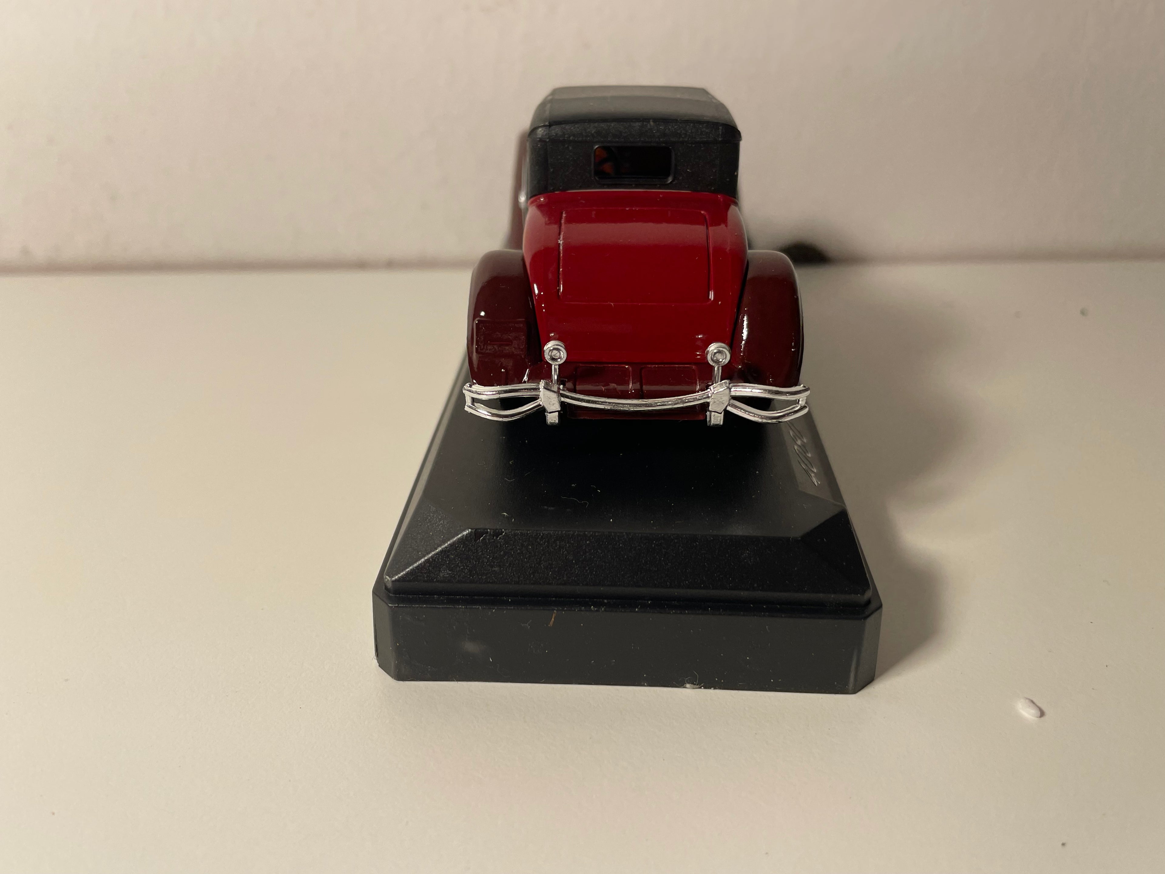 Cord L29 Spider bordeaux met zwart dak - Solido referentie 4080 (Amerikaanse auto)