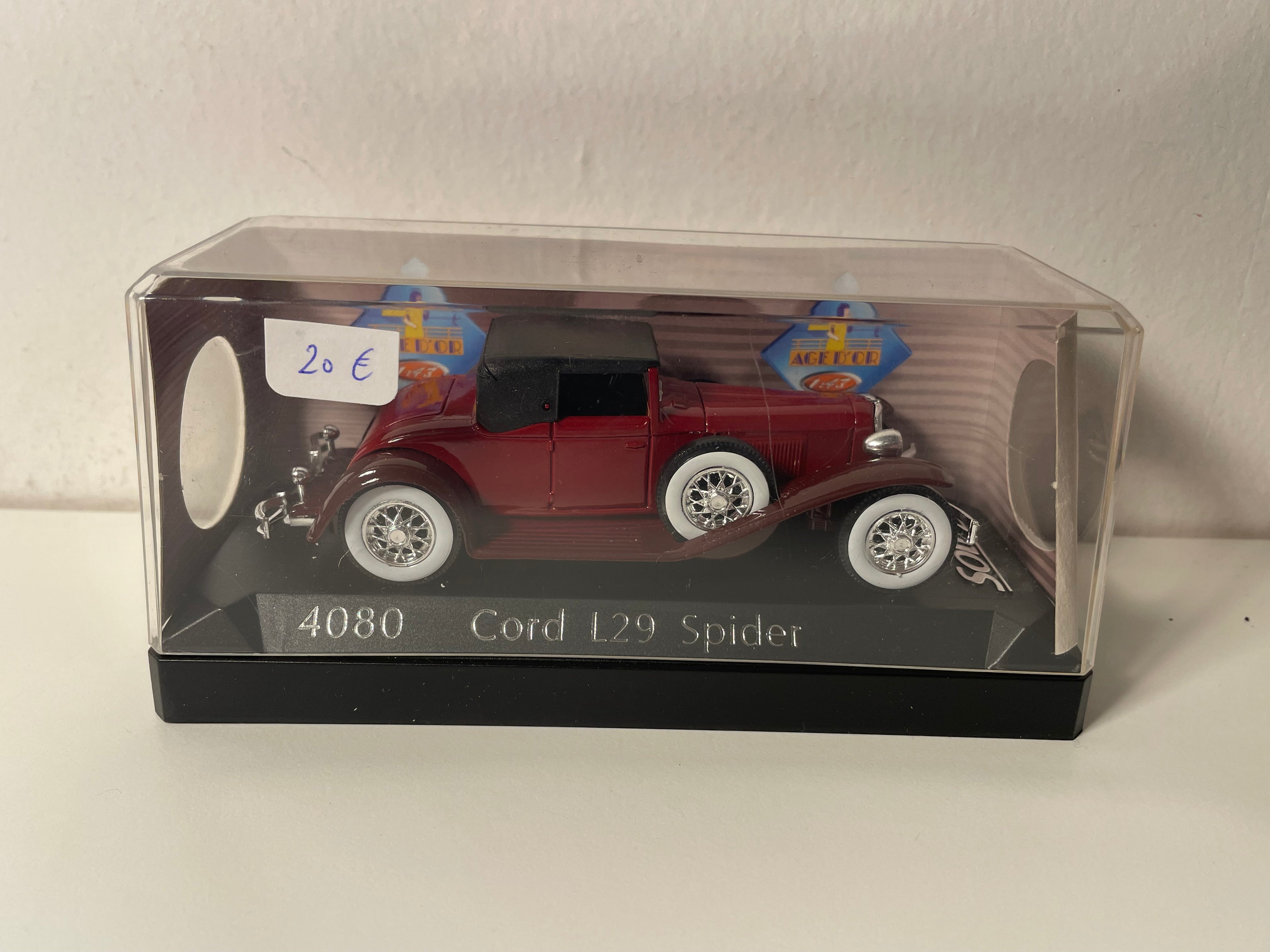 Cord L29 Spider bordeaux met zwart dak - Solido referentie 4080 (Amerikaanse auto)