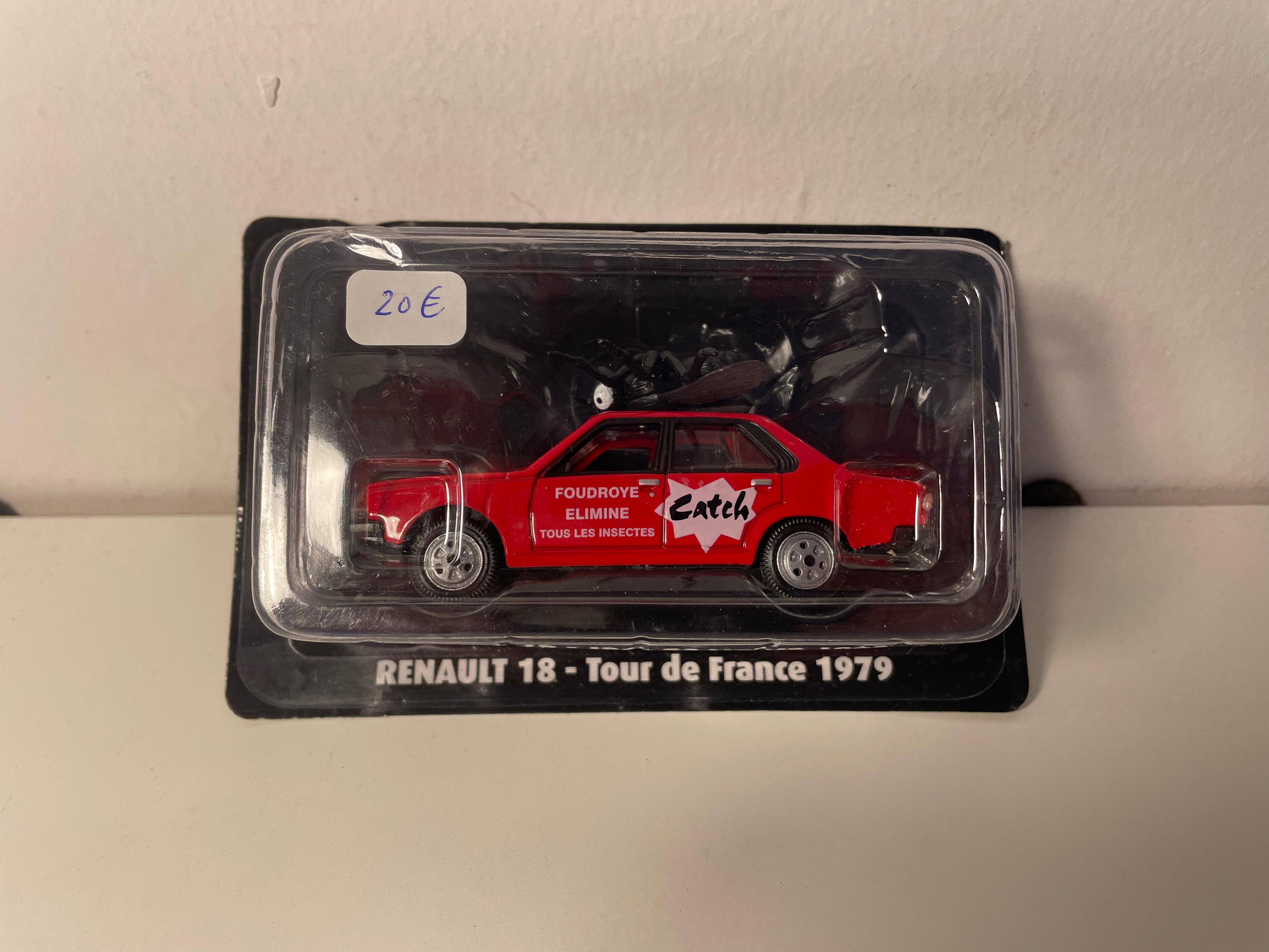 Renault 18 rouge avec publicité CATCH du Tour de France 1979
