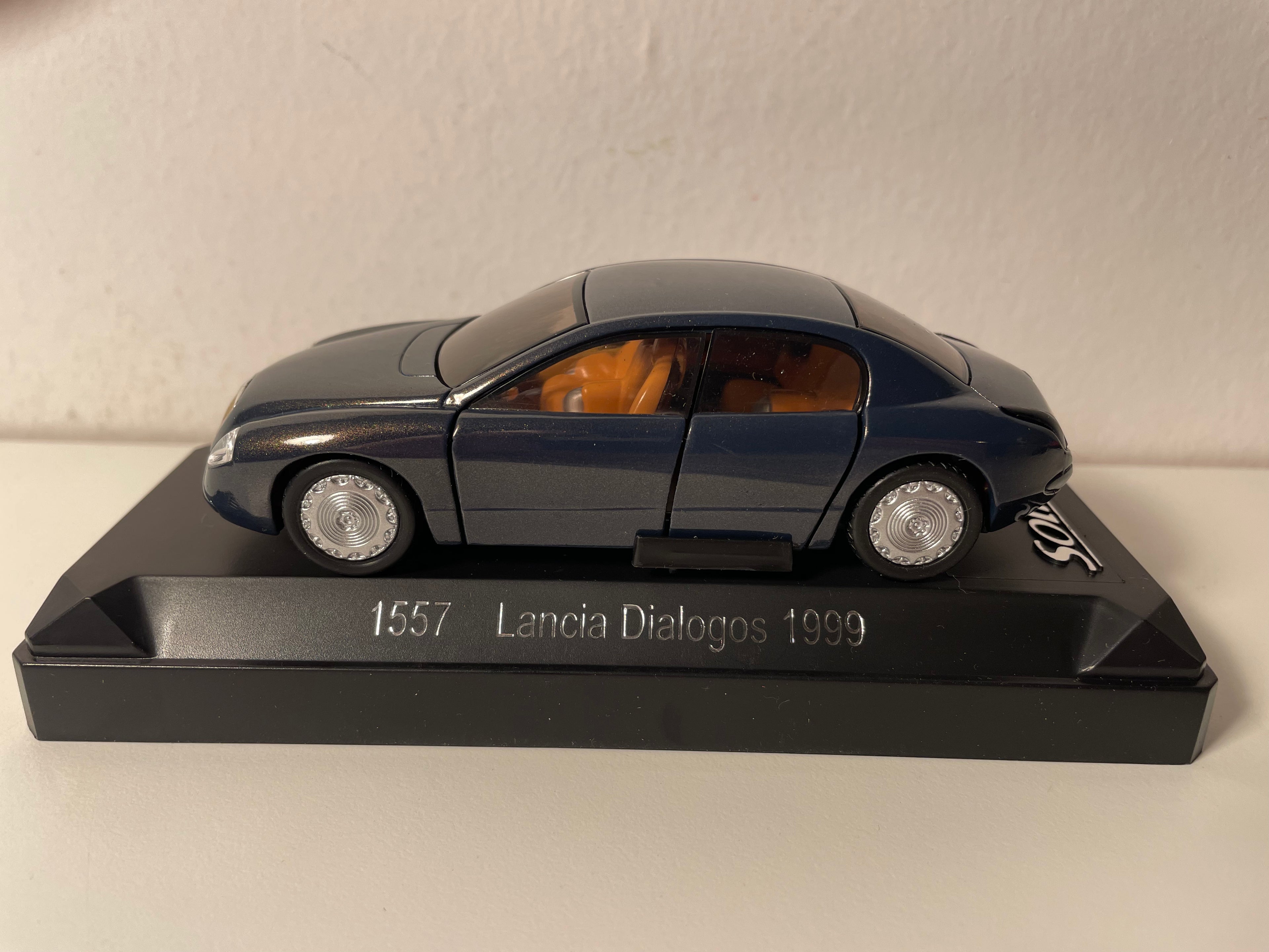 1999 Donkerblauwe Lancia Dialogos - Solido Referentie 1557