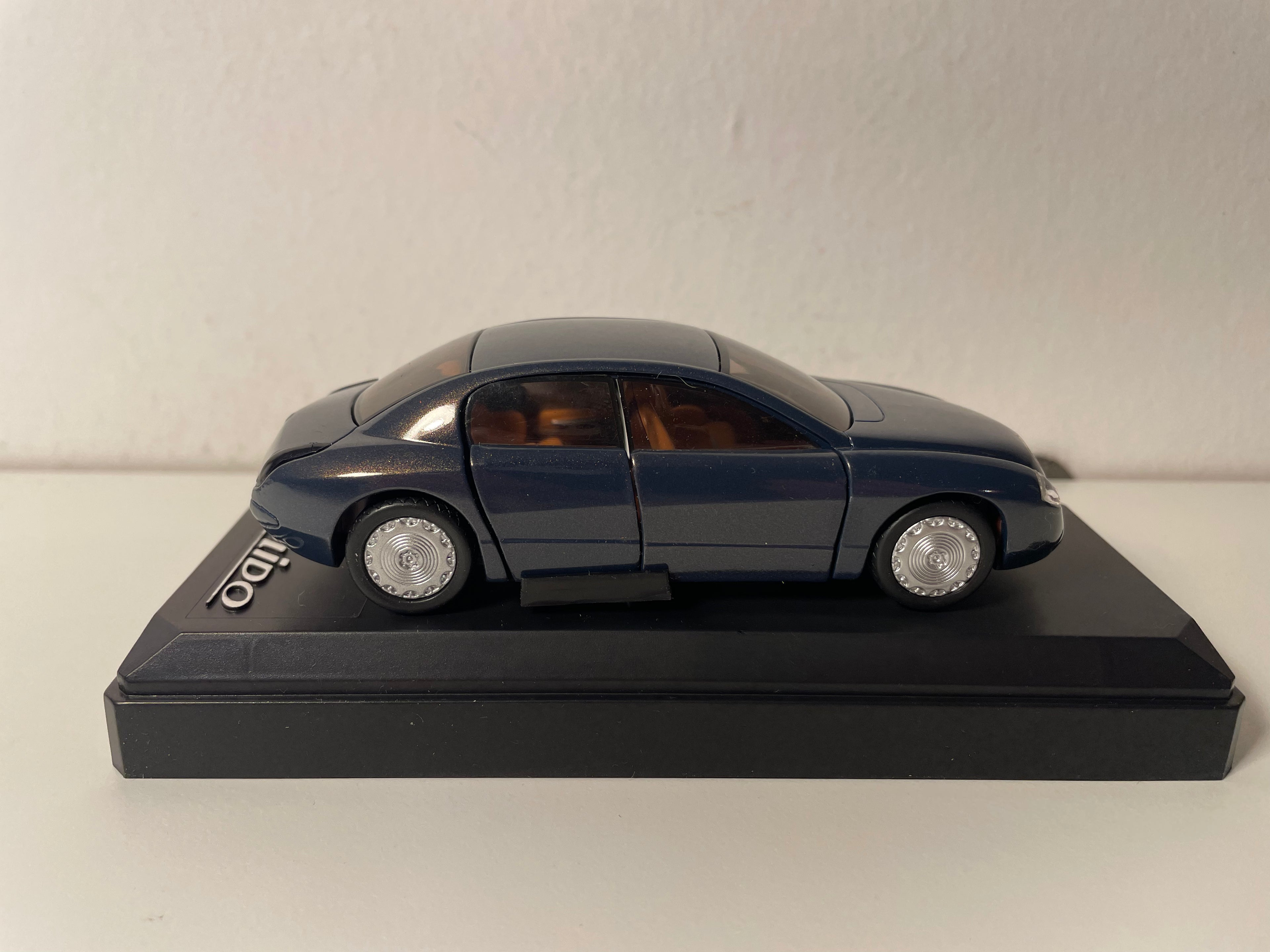 1999 Donkerblauwe Lancia Dialogos - Solido Referentie 1557