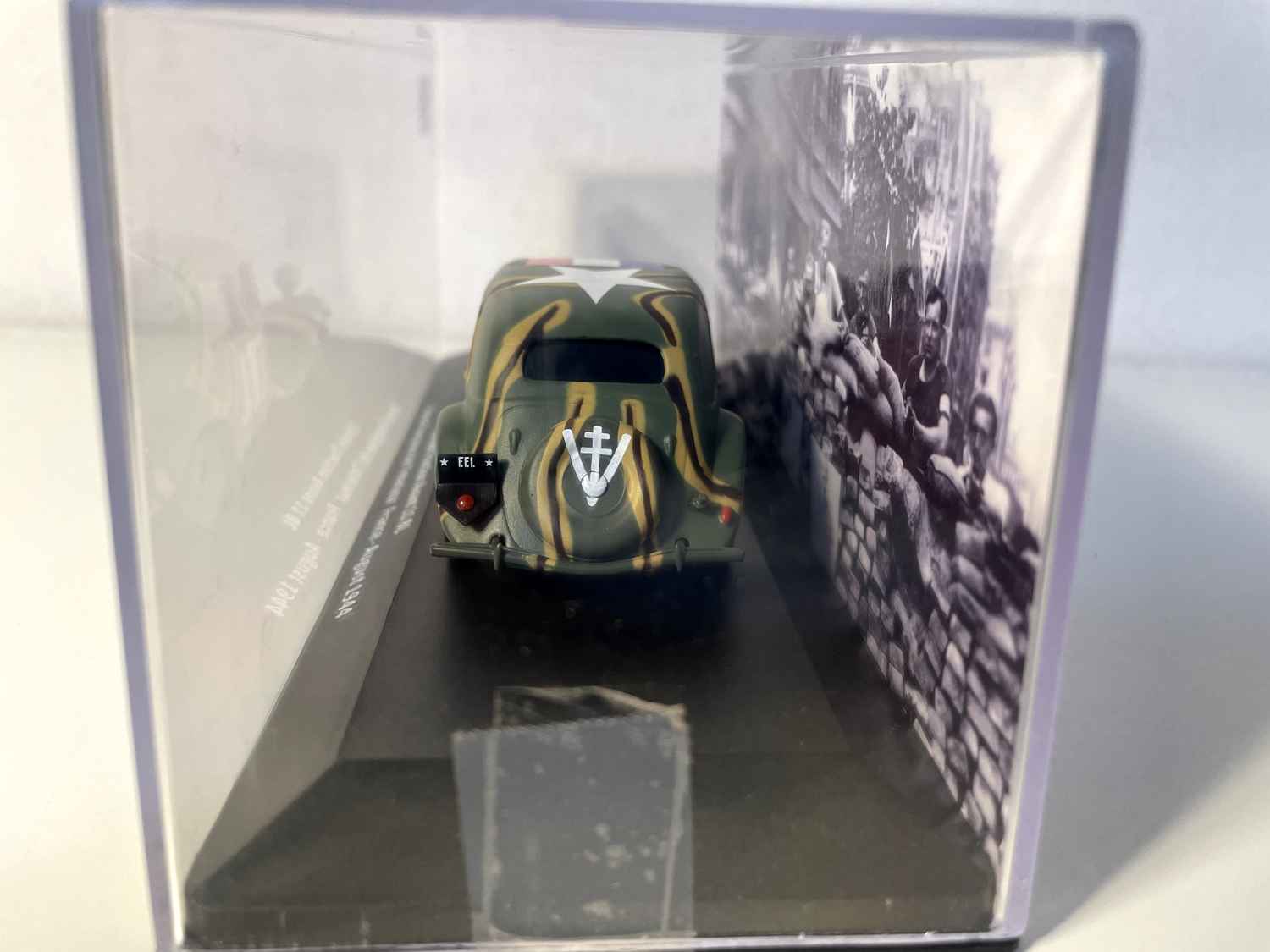 Militair voertuig Citroën voorwielaandrijving 11BL (FFI Franse Binnenlandse Strijdkrachten Frankrijk 1944)