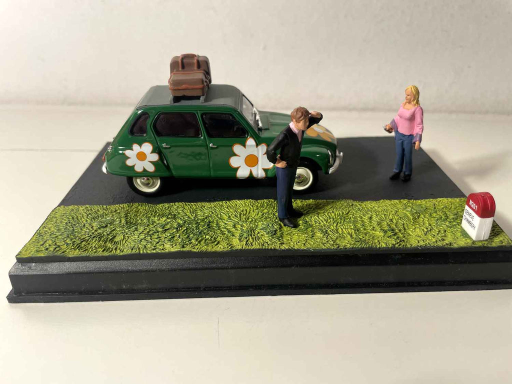 Citroën Dyane verde con fiori - La Nationale 7 - la via blu