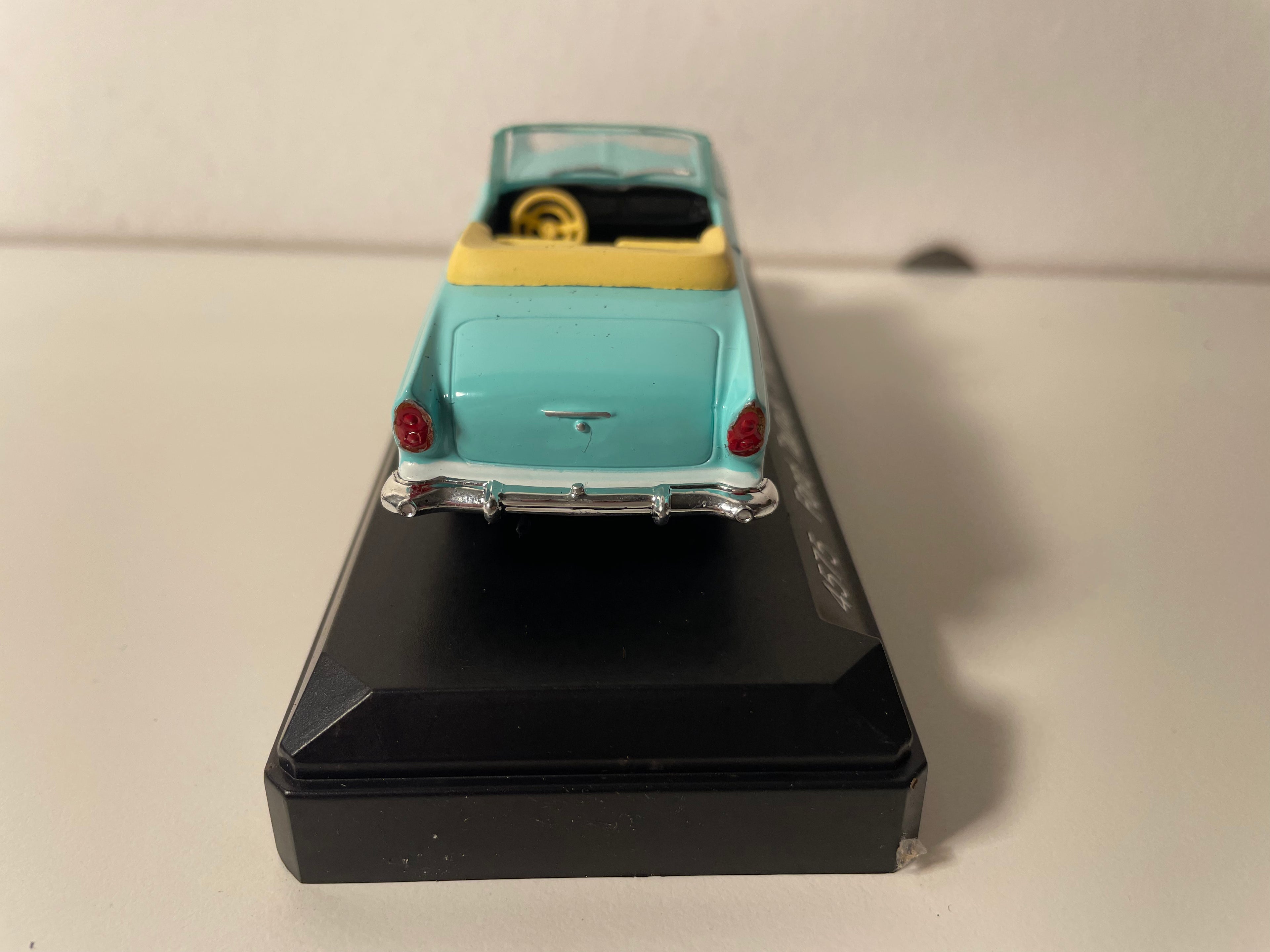 Ford Taunus 17M descapotable de 1957 en azul claro y blanco (referencia Solido 4575)