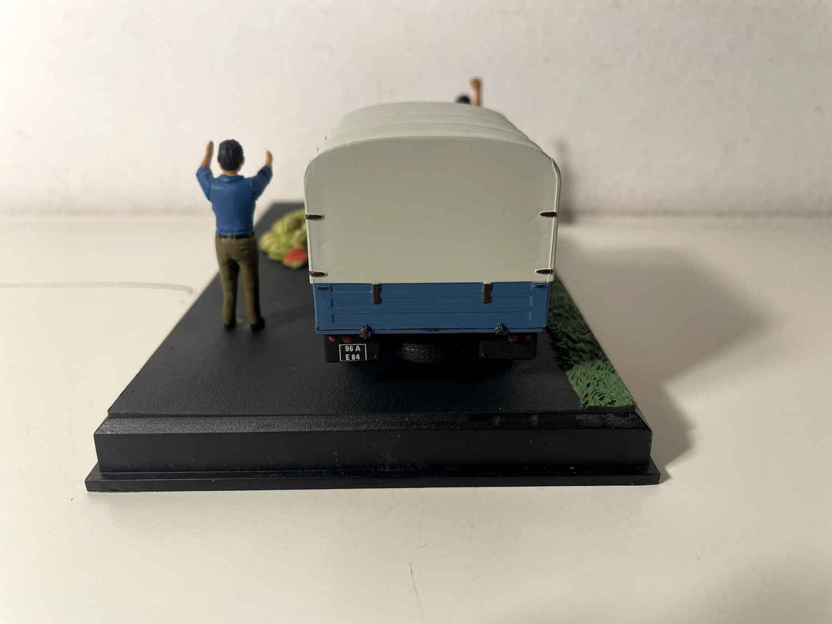 Peugeot 203 pick-up bleue avec bâche grise - La Nationale 7 - la route bleue