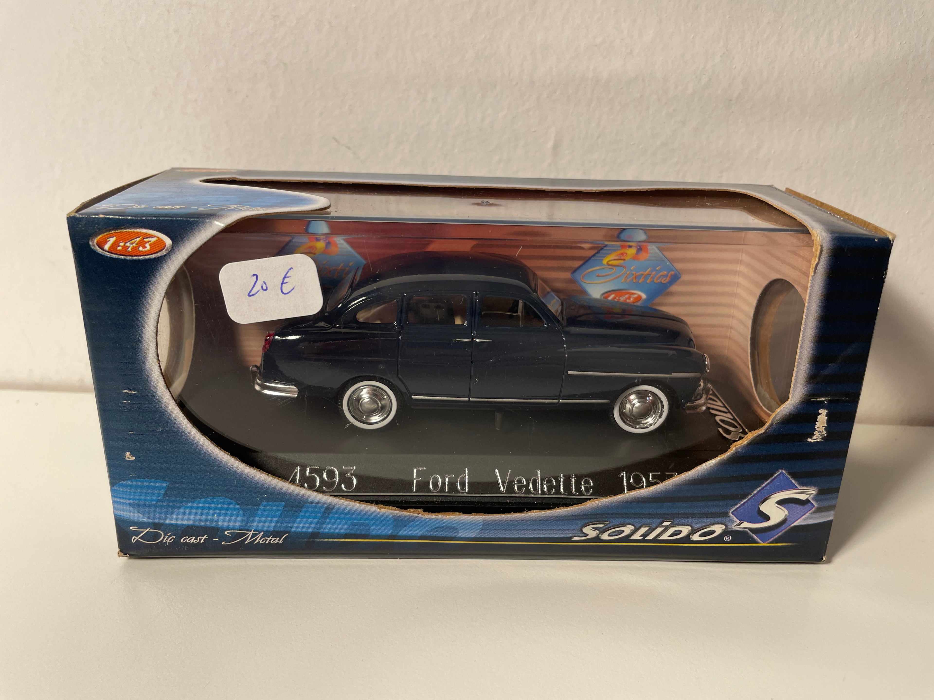 Ford Vedette ciemnoniebieska z 1953 roku - Solido numer 4593