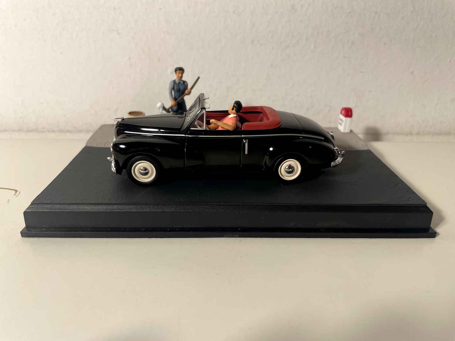 Peugeot 203 cabriolet preta - A Nacional 7 - a estrada azul