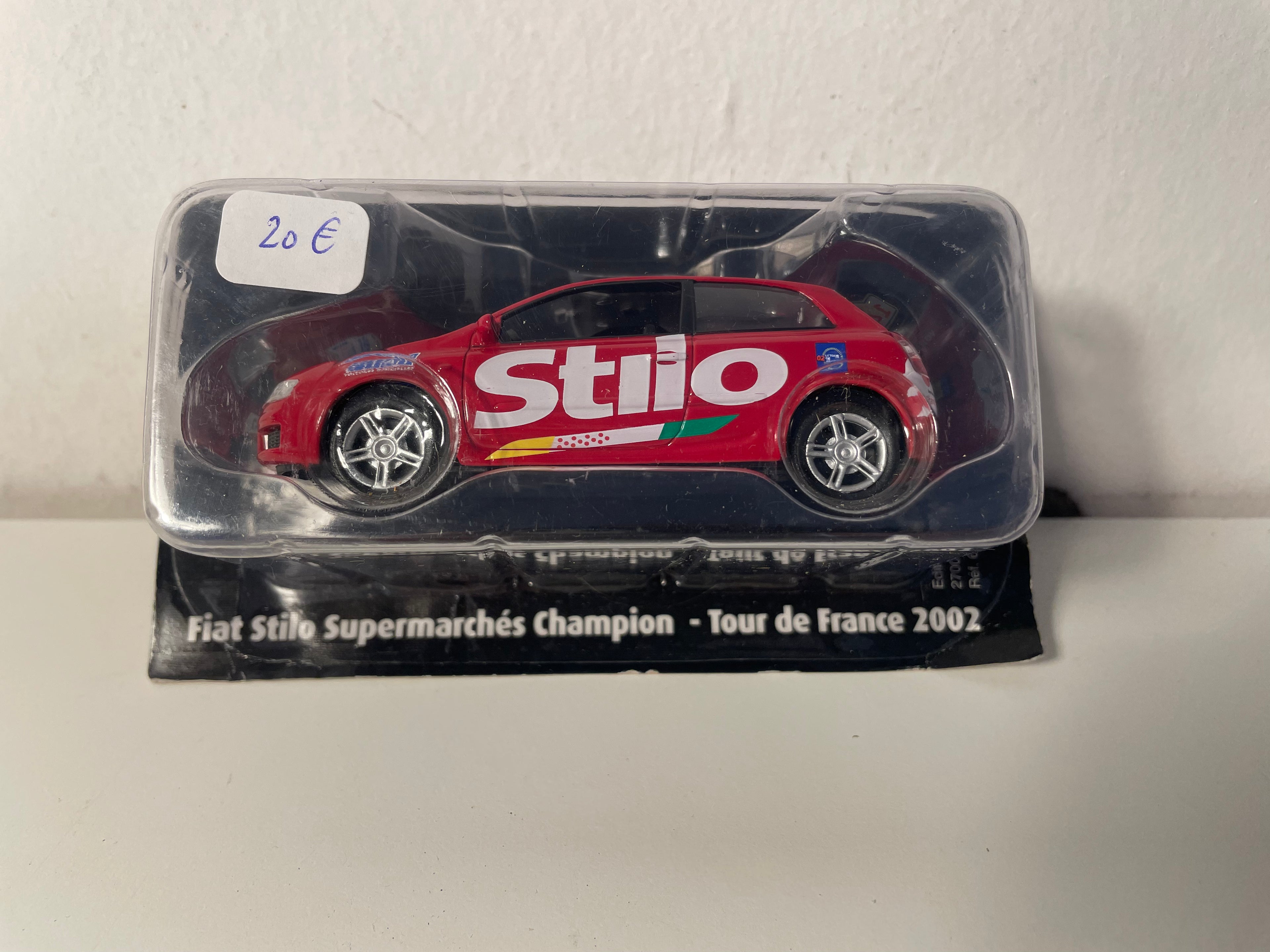 Fiat Stilo rouge "Supermarchés Champion" du tour de France de 2002