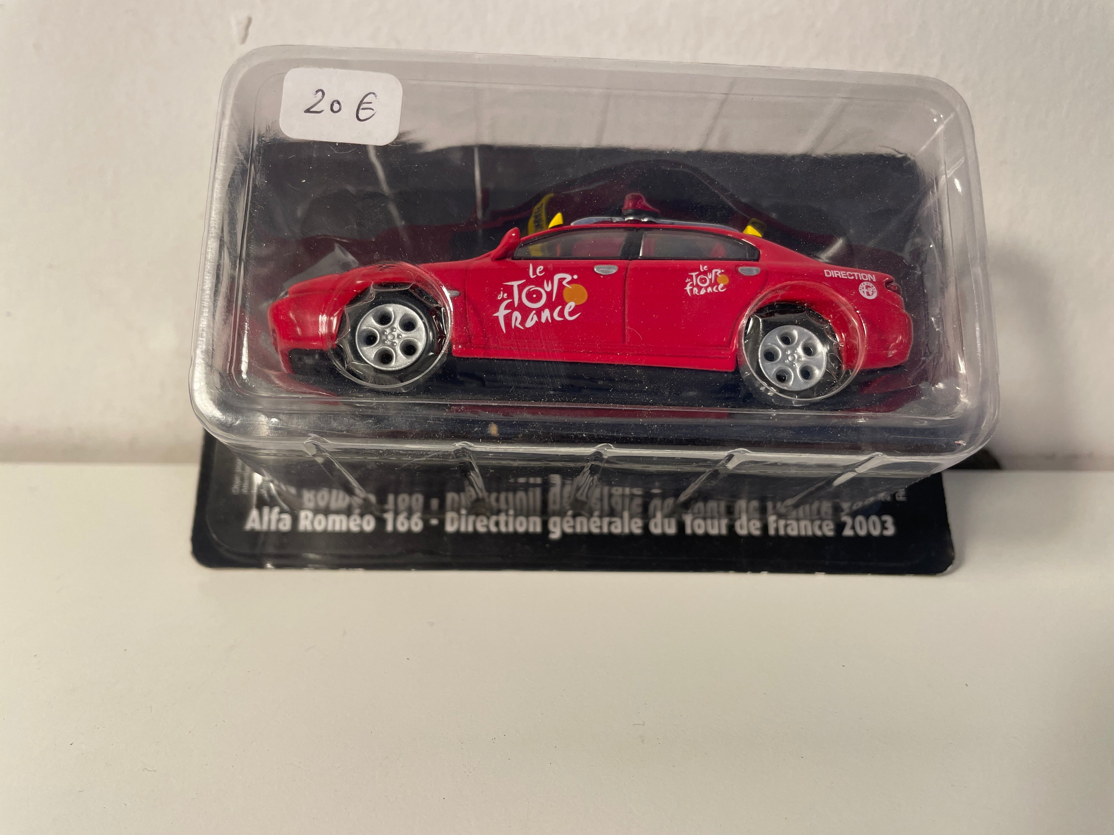 Alfa-Roméo 166 rouge direction générale du Tour de France de 2003