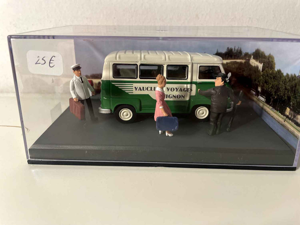 Renault Estafette verde com telhado branco quebrado/beige - La Nationale 7 - a estrada azul