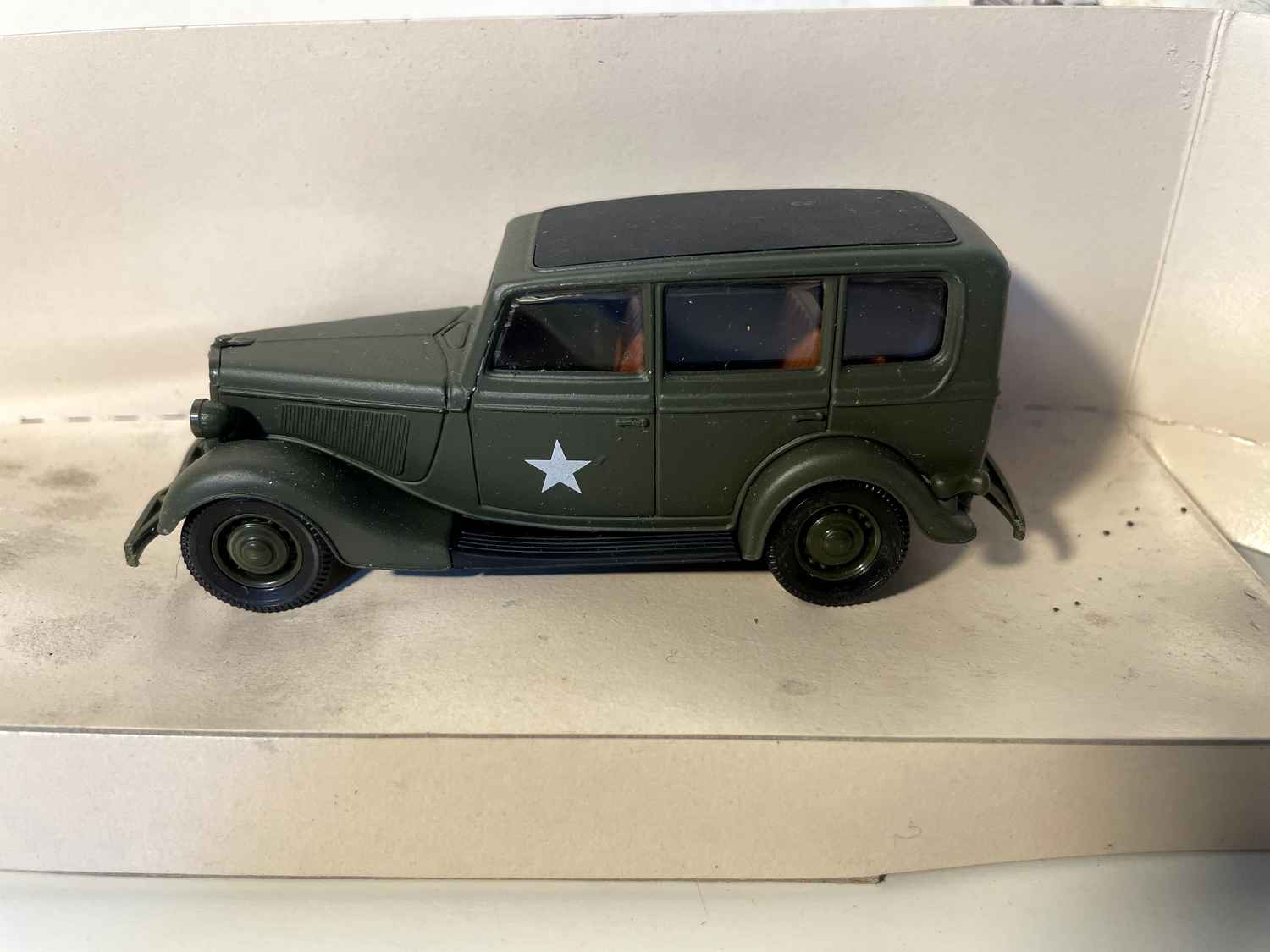 Veículo militar Ford Sedan - Solido