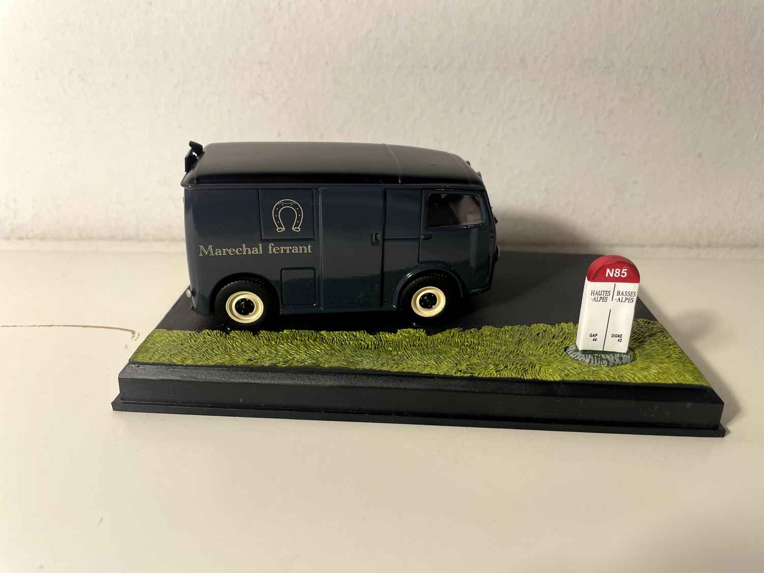 Citroën Tub Cinza Escuro - A Nacional 7 - A Estrada Azul