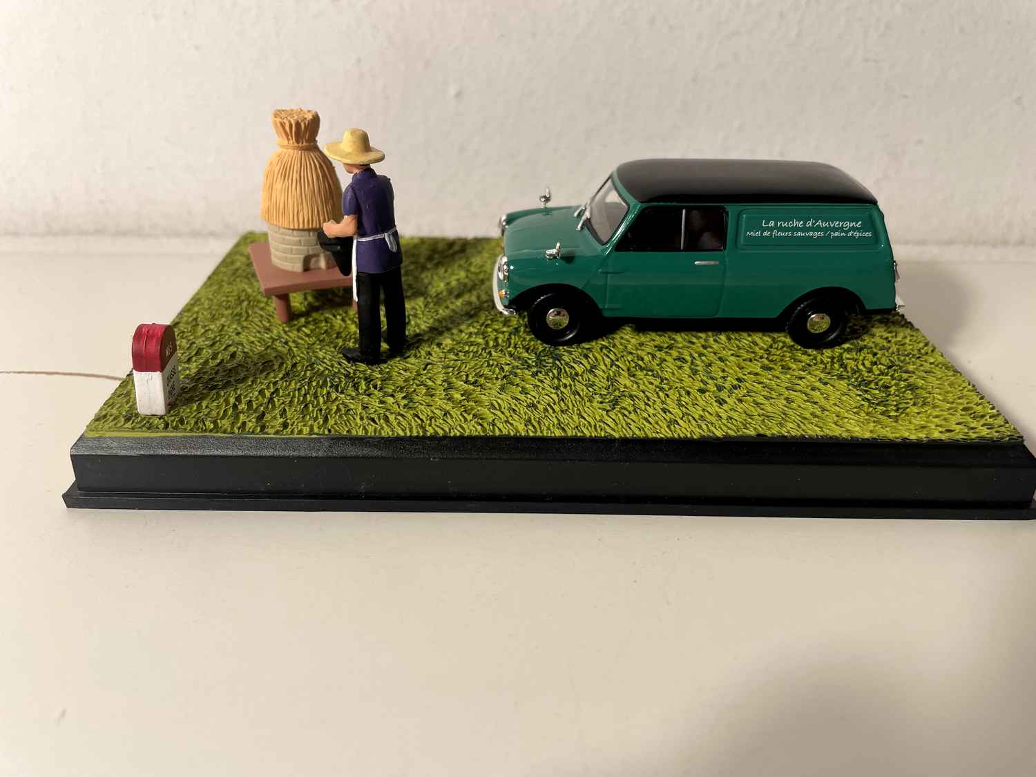 Morris Mini Van verde com teto preto - La Nationale 7 - A Estrada Azul