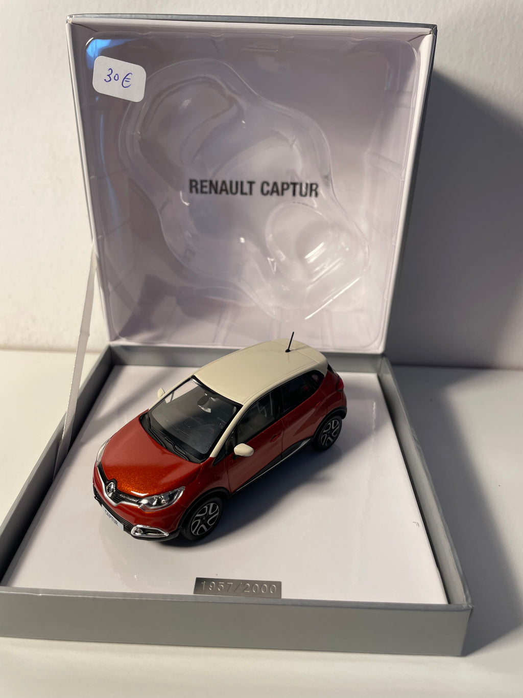 Renault Captur orange Arizona et toit beige - NOREV - coffret boite carrée