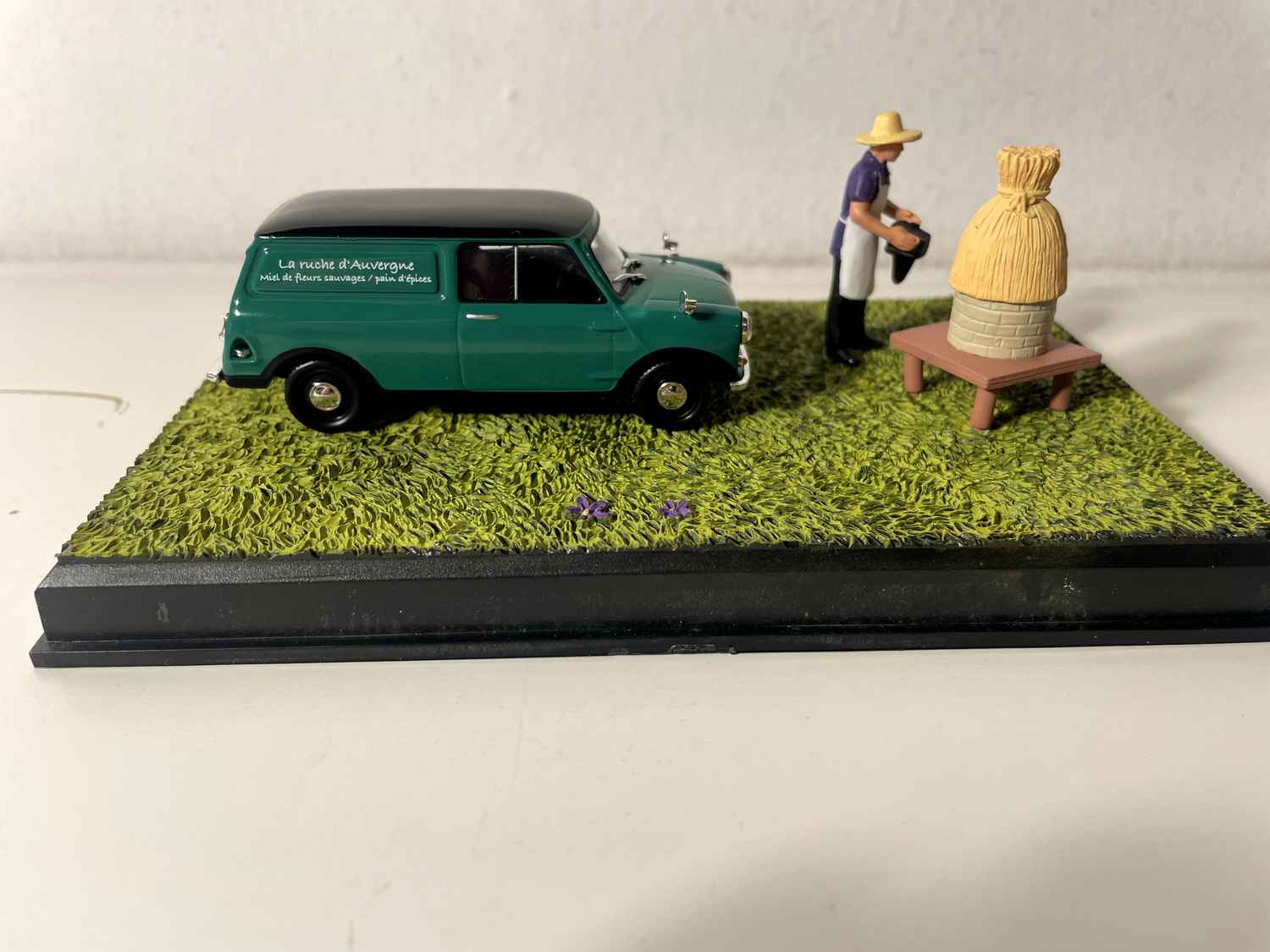Morris Mini Van verde com teto preto - La Nationale 7 - A Estrada Azul