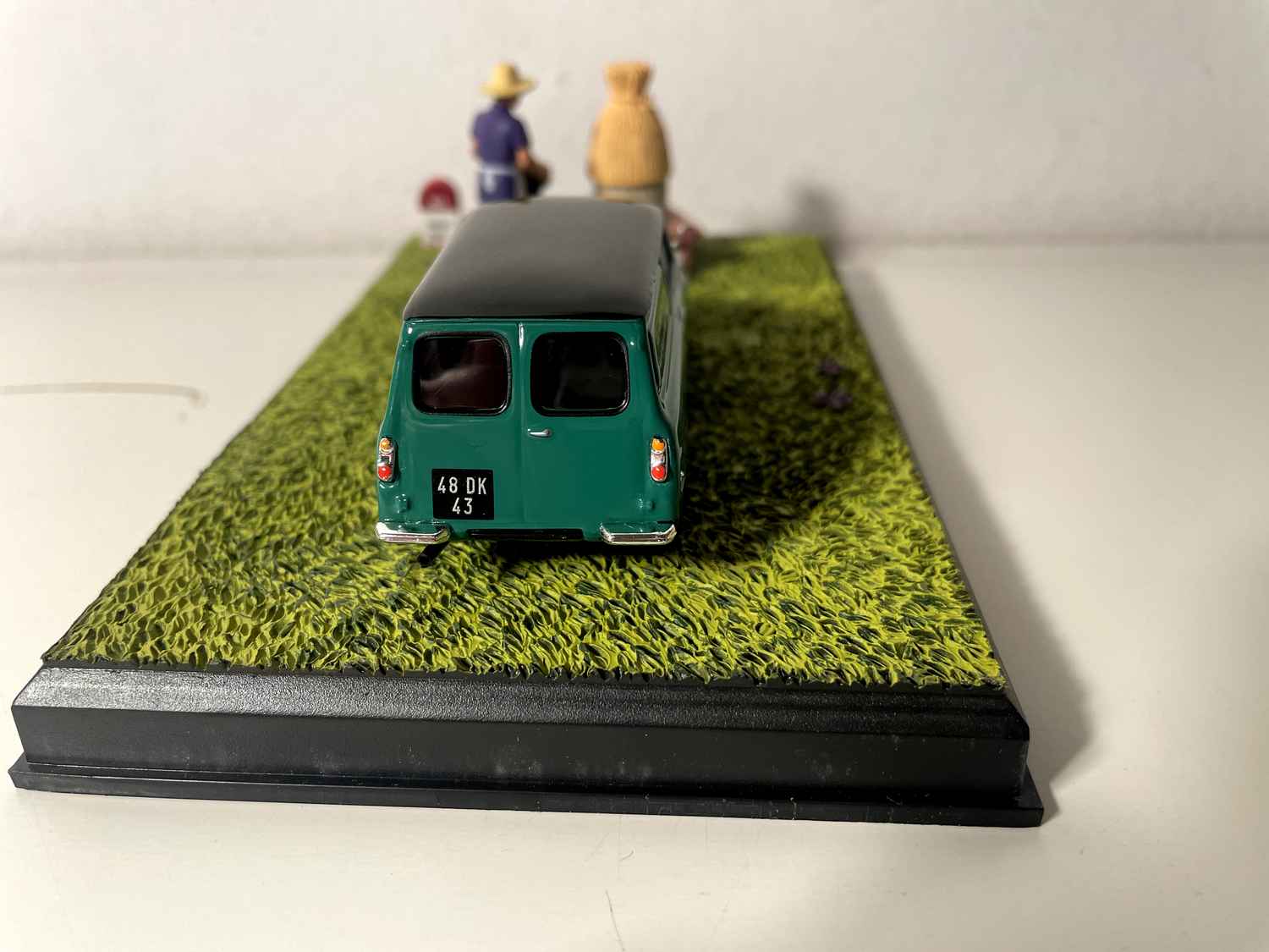 Morris Mini Van verde com teto preto - La Nationale 7 - A Estrada Azul