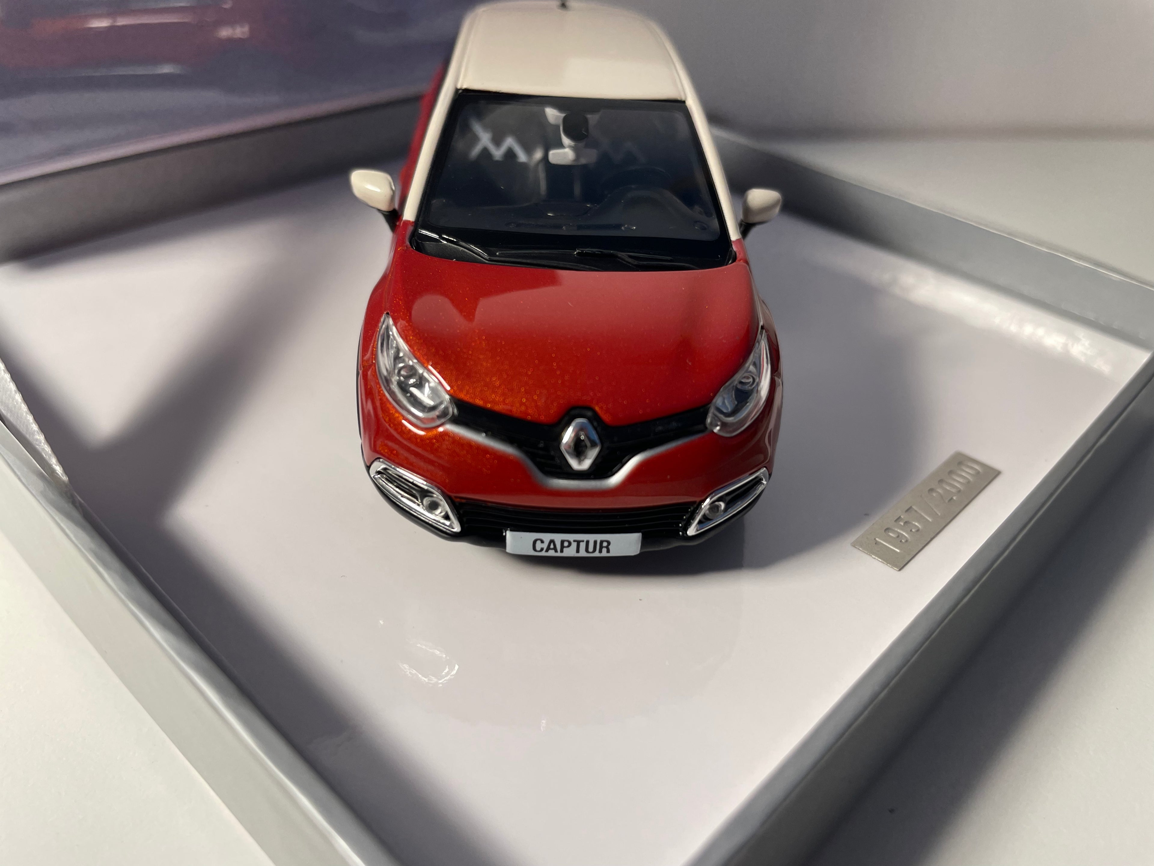 Renault Captur orange Arizona et toit beige - NOREV - coffret boite carrée