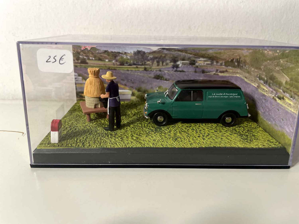 Morris Mini Van Green with Black Roof - La Nationale 7 - The Blue Road