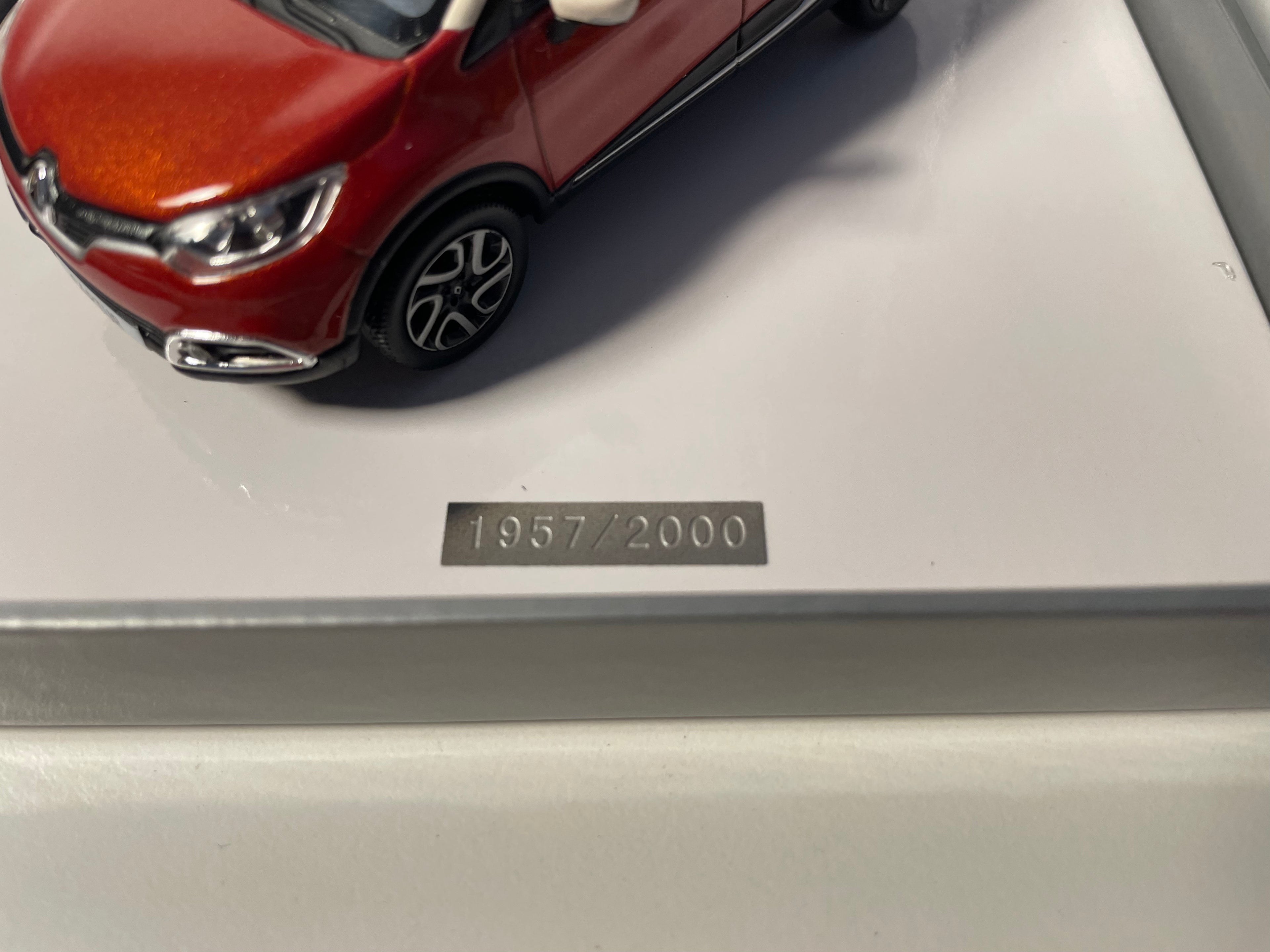 Renault Captur orange Arizona et toit beige - NOREV - coffret boite carrée
