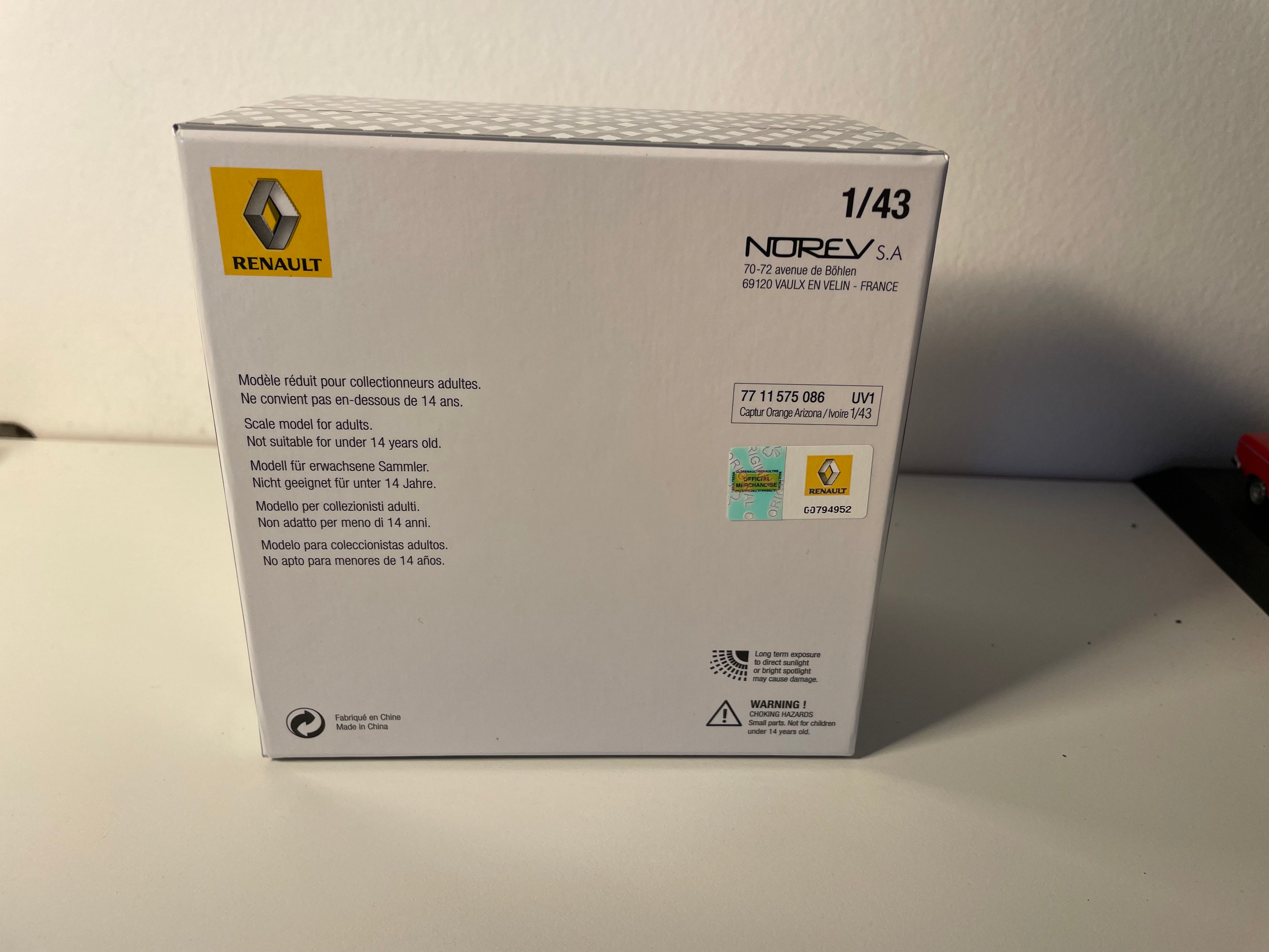 Renault Captur orange Arizona et toit beige - NOREV - coffret boite carrée