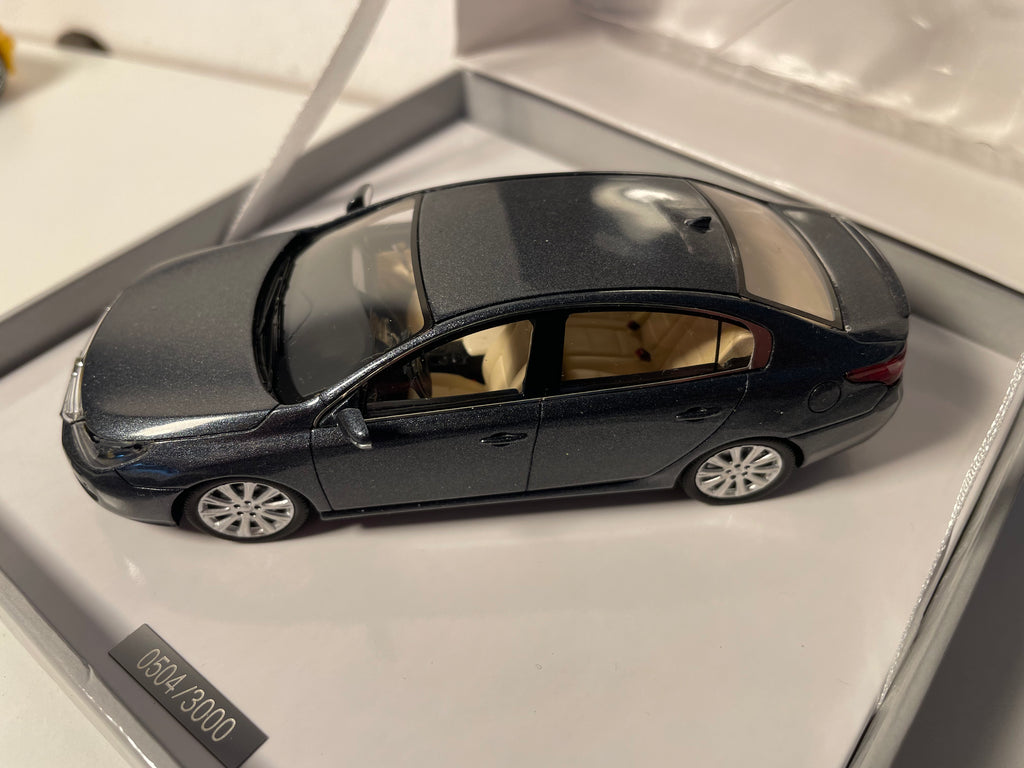 Renault Latitude szary ciemny - SPARK - zestaw w kwadratowym pudełku
