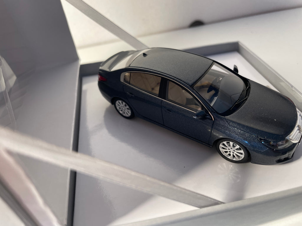 Renault Latitude szary ciemny - SPARK - zestaw w kwadratowym pudełku