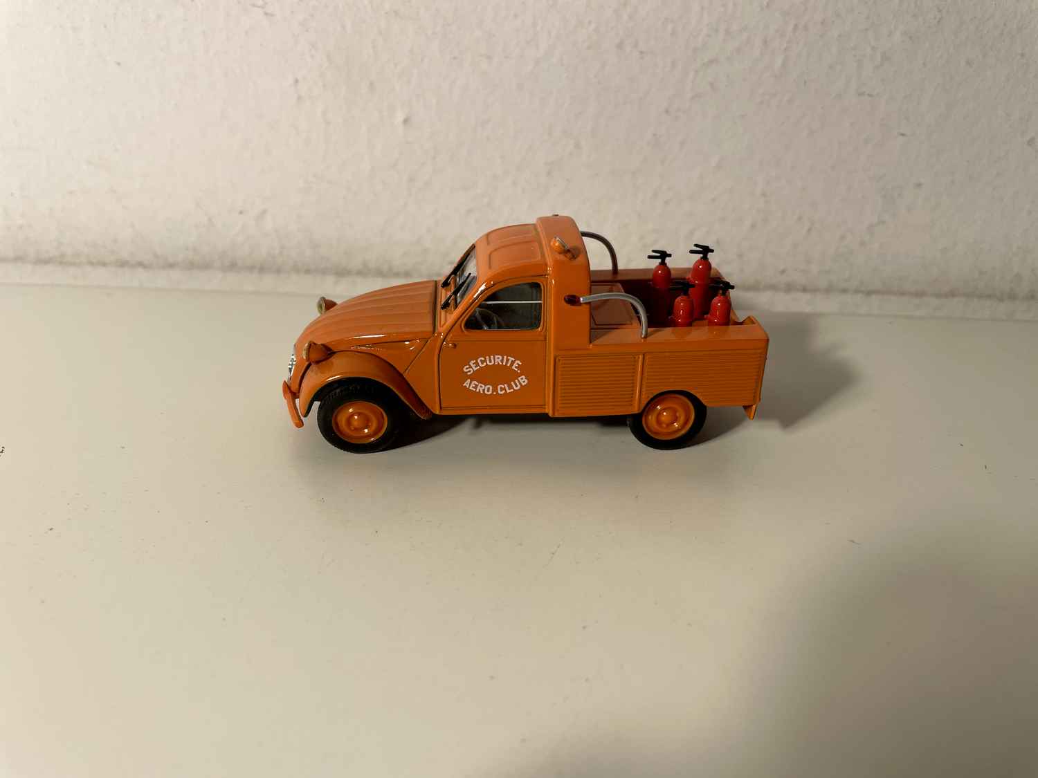 Citroën 2 CV orange Sicherheits-aéroclub