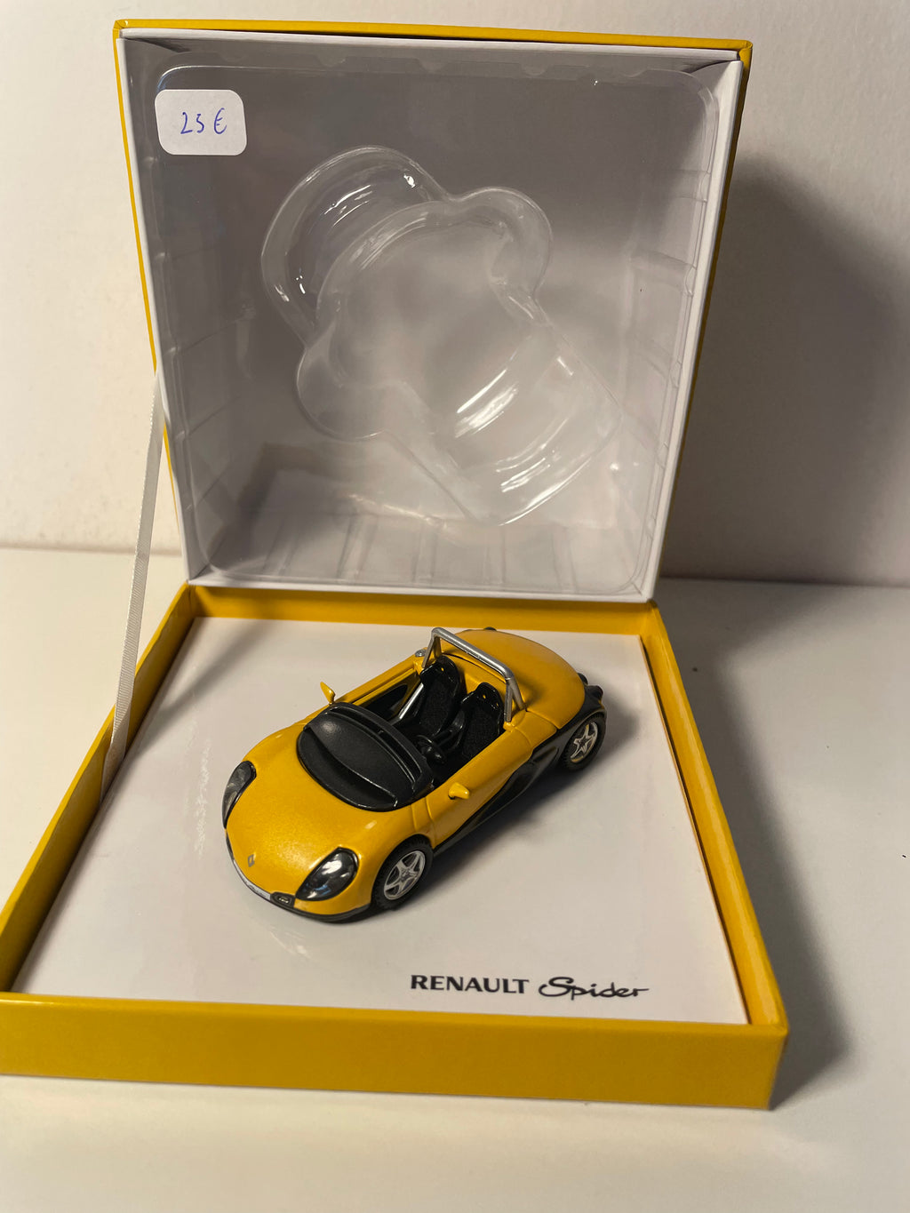 Renault Spider jaune - NOREV - pudełko kwadratowe