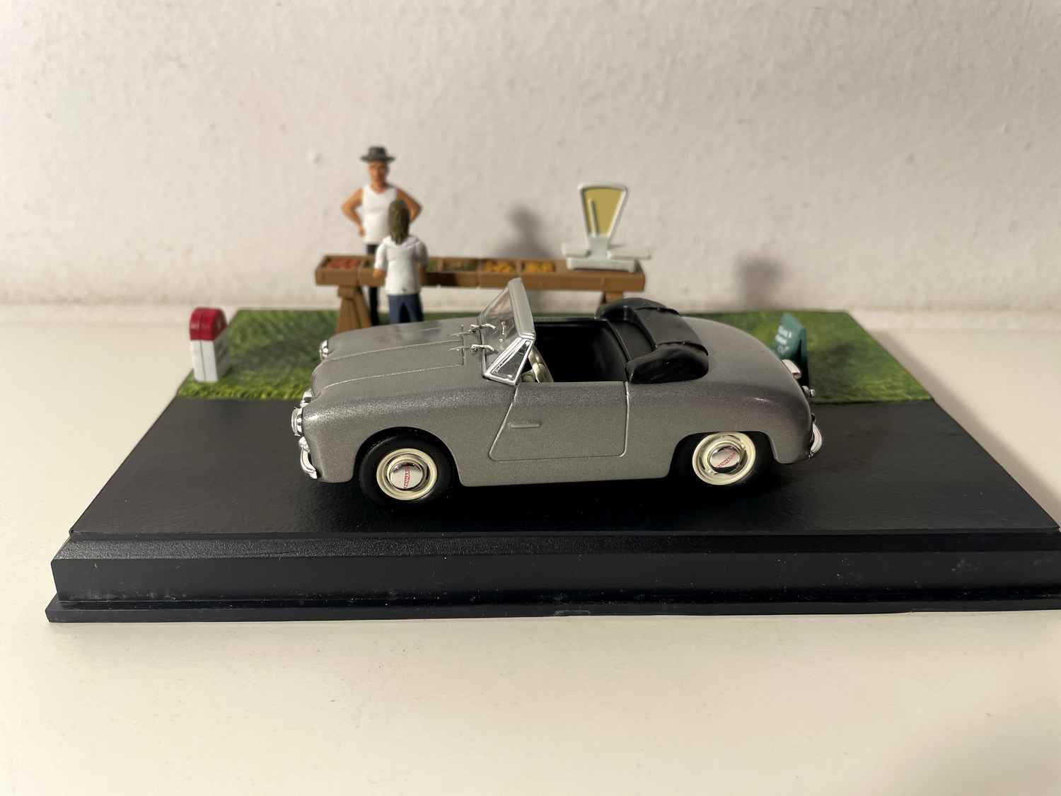 Panhard Dyna Junior grise - La Nationale 7 - la route bleue