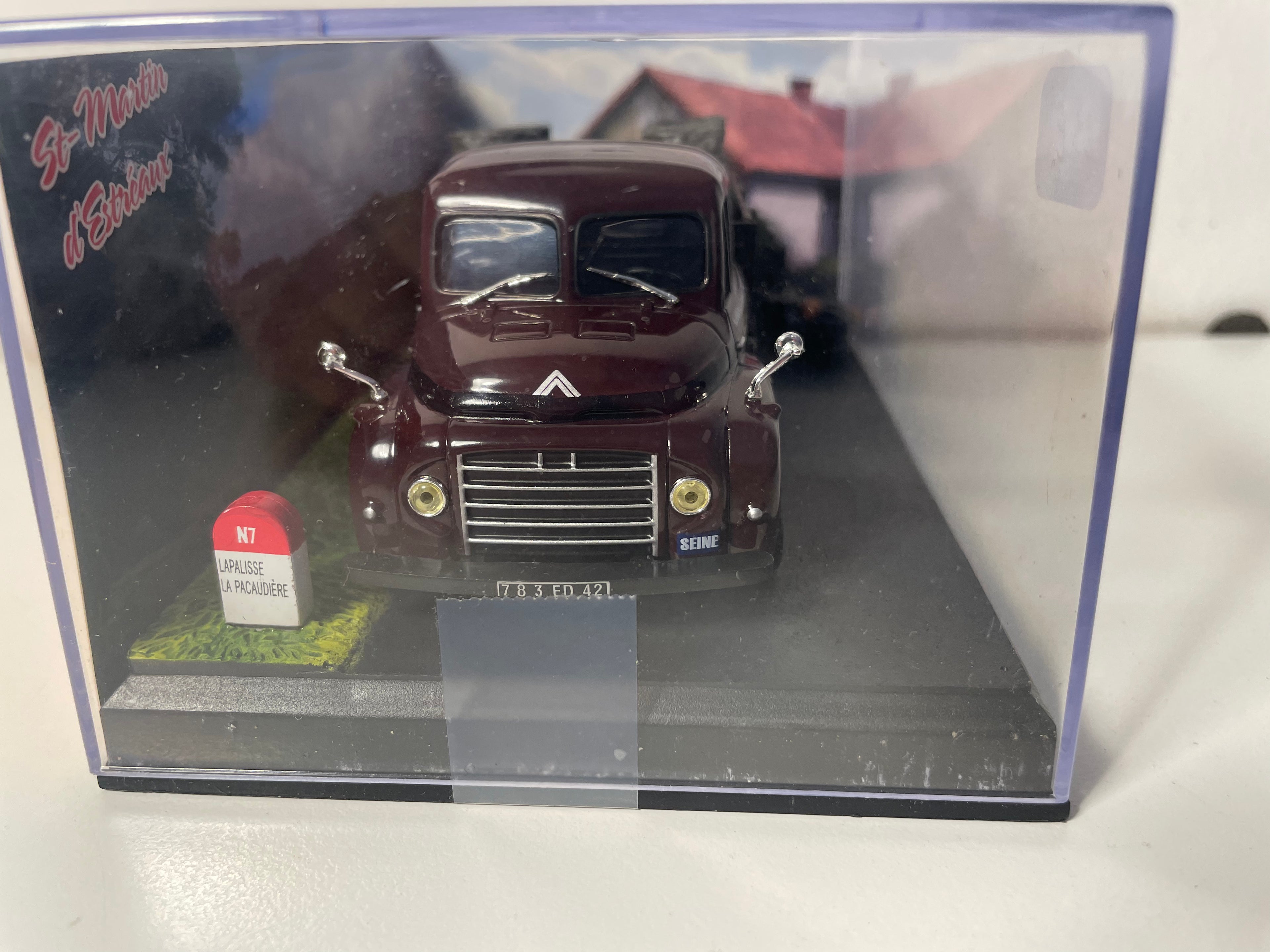 Citroën U23 marron (camion de livraison de charbons) - La Nationale 7 - la route bleue
